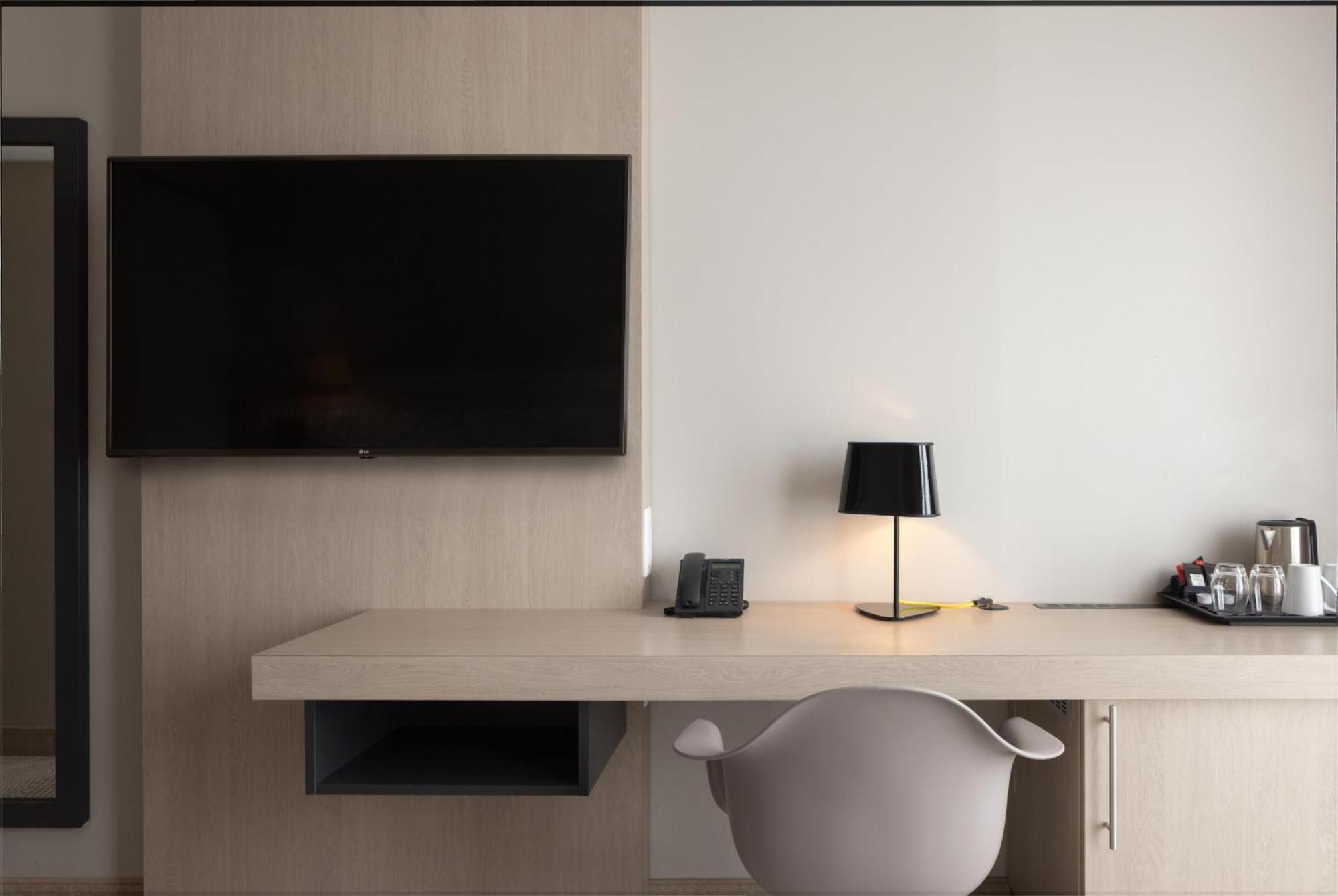 Queen Family Room