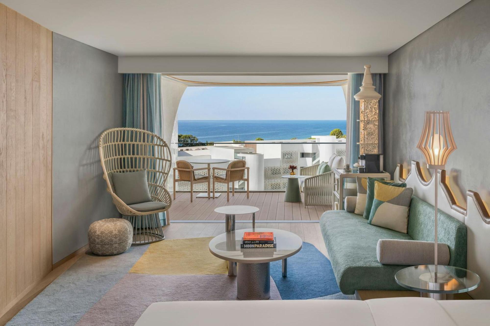 Premier Deluxe Large King Room Ocean View