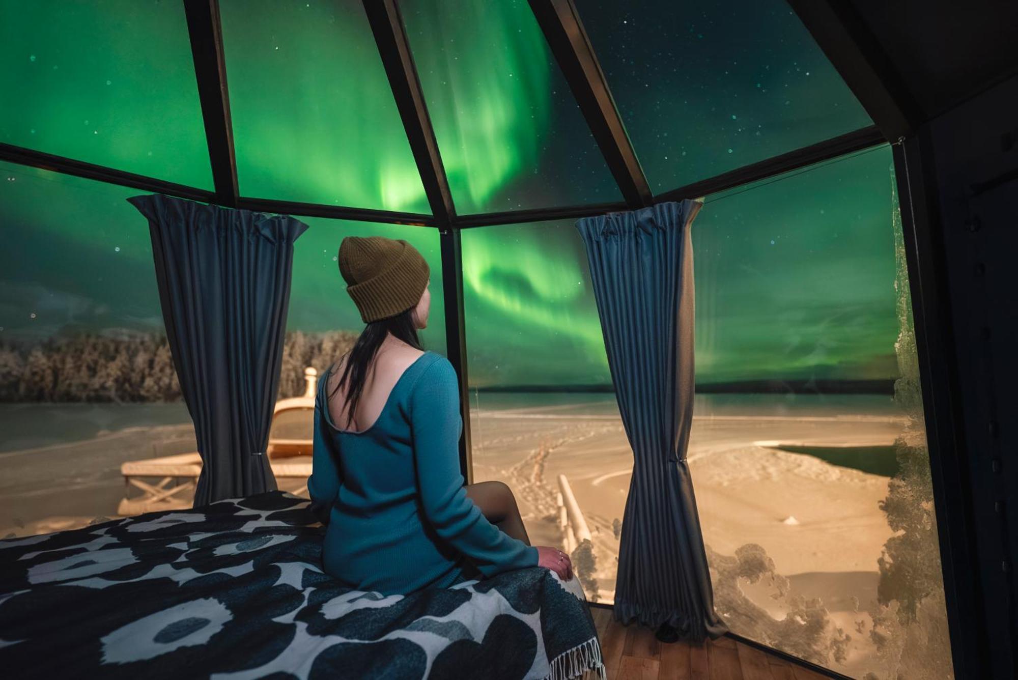 Aurora Glass Igloo
