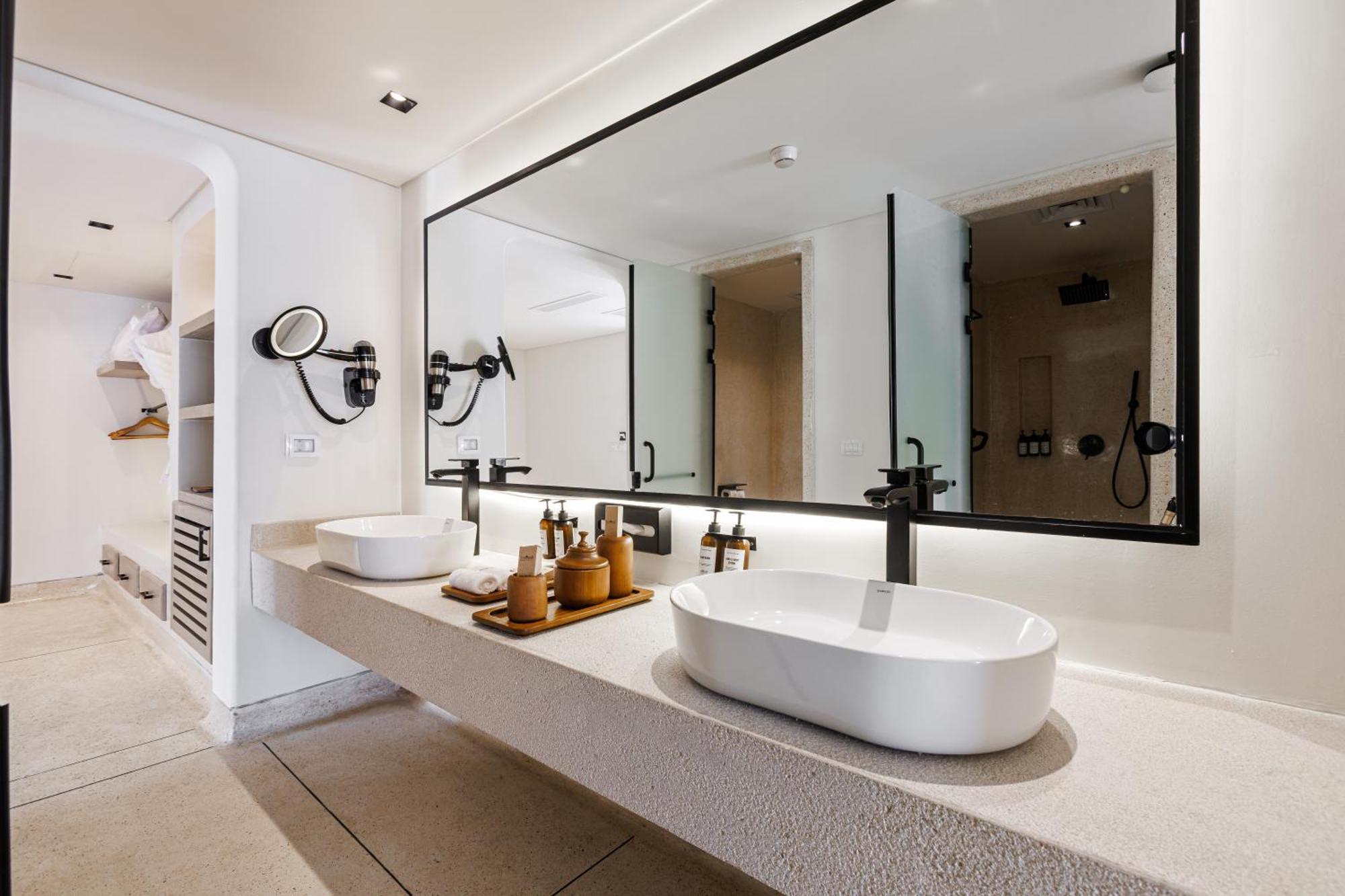 Honeymoon Suite