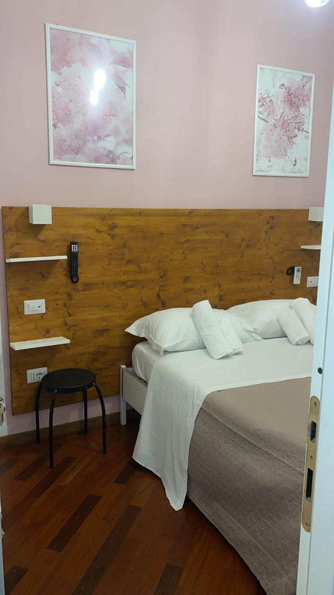 Camera Tripla Basic con Bagno in Comune