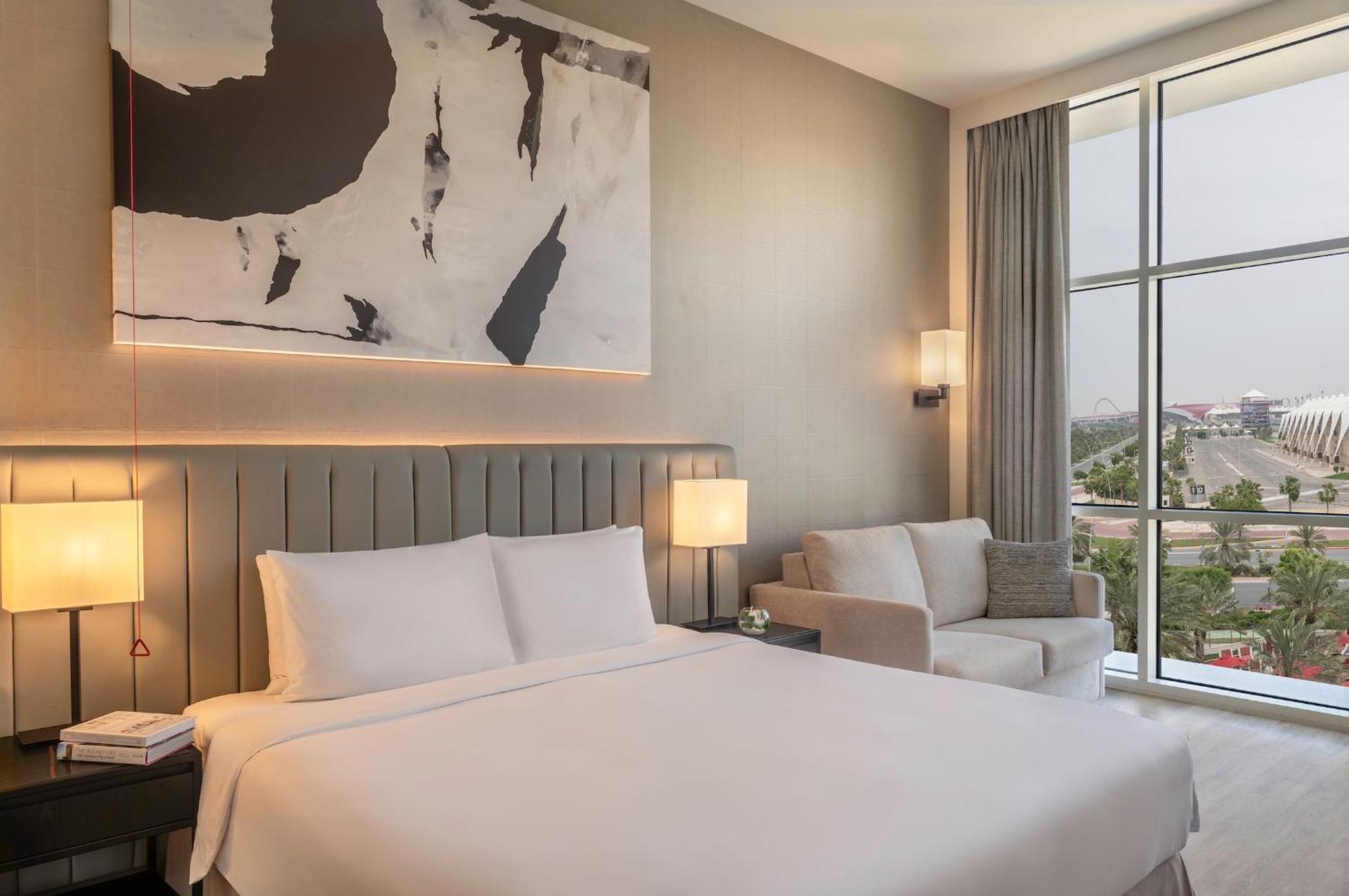 Deluxe King Room Accessible Pool View or Theme Park Access