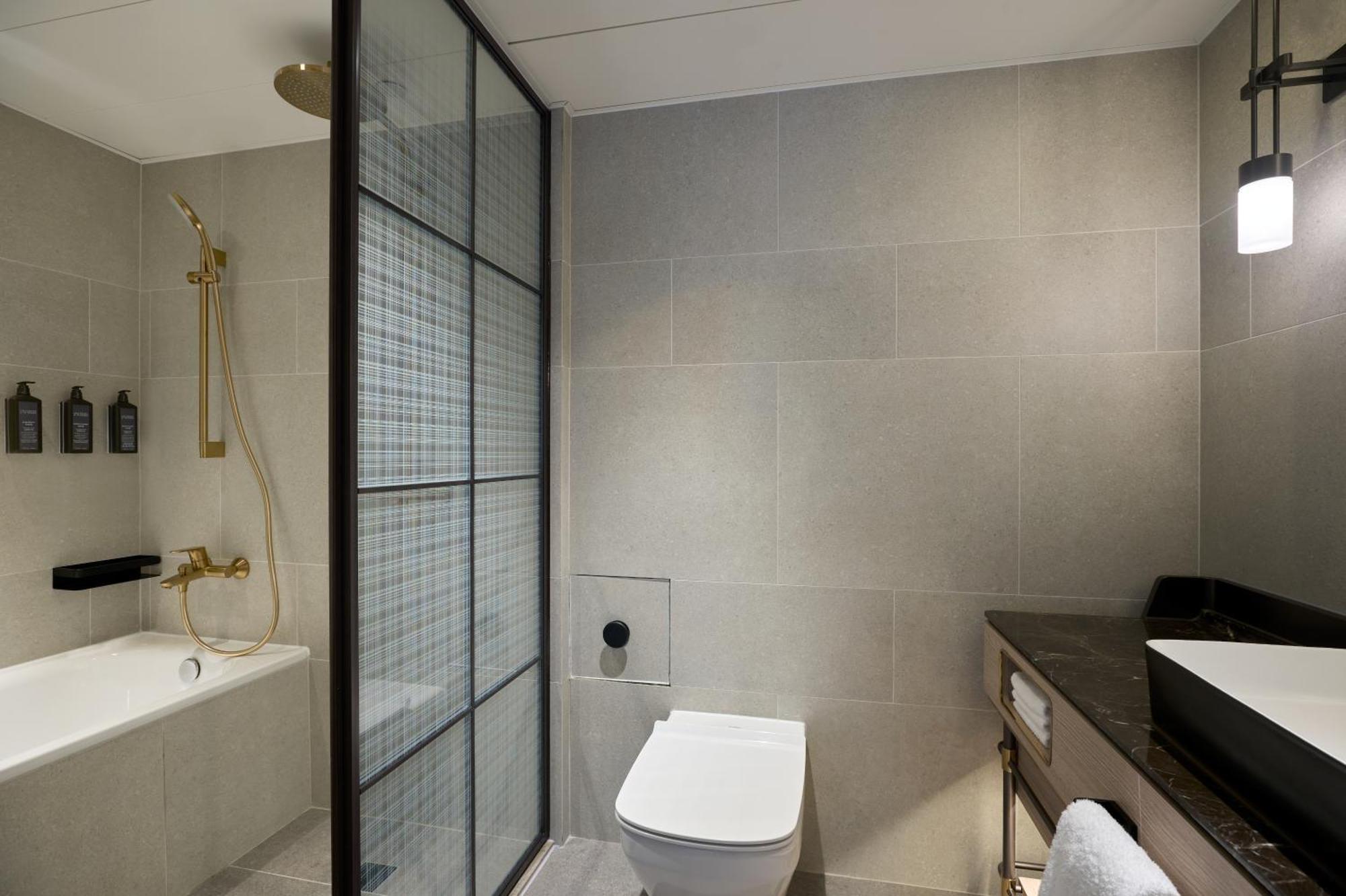 One-Bedroom Junior Suite