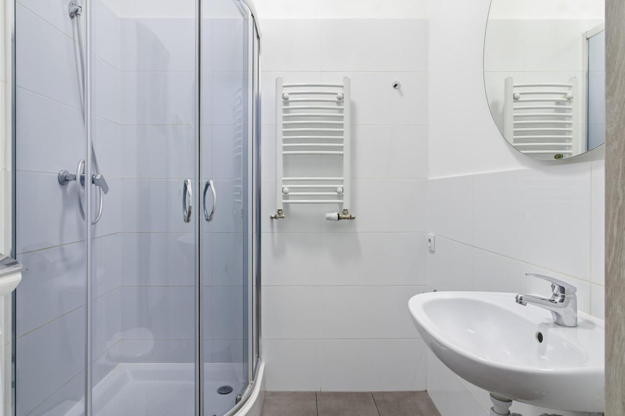 Standard Single Room Shower