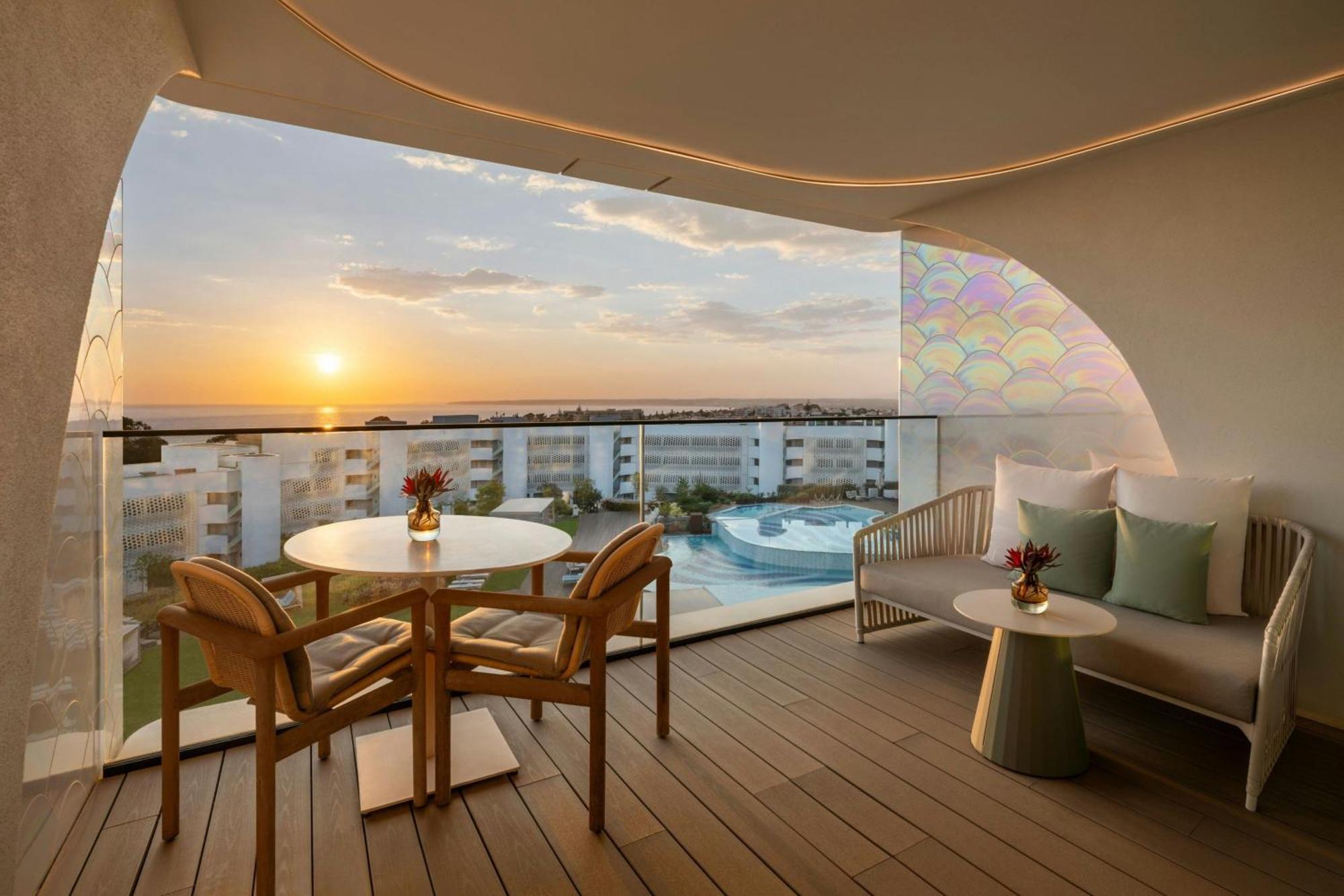 Premier Deluxe Large Twin Room Ocean View