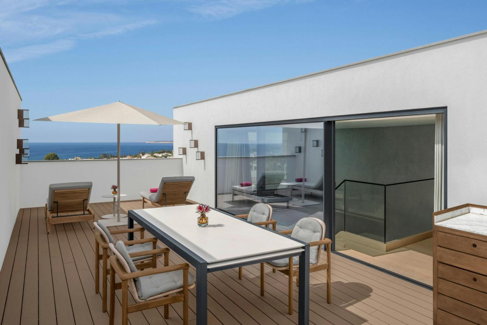 W One-Bedroom King Suite Ocean View Balcony