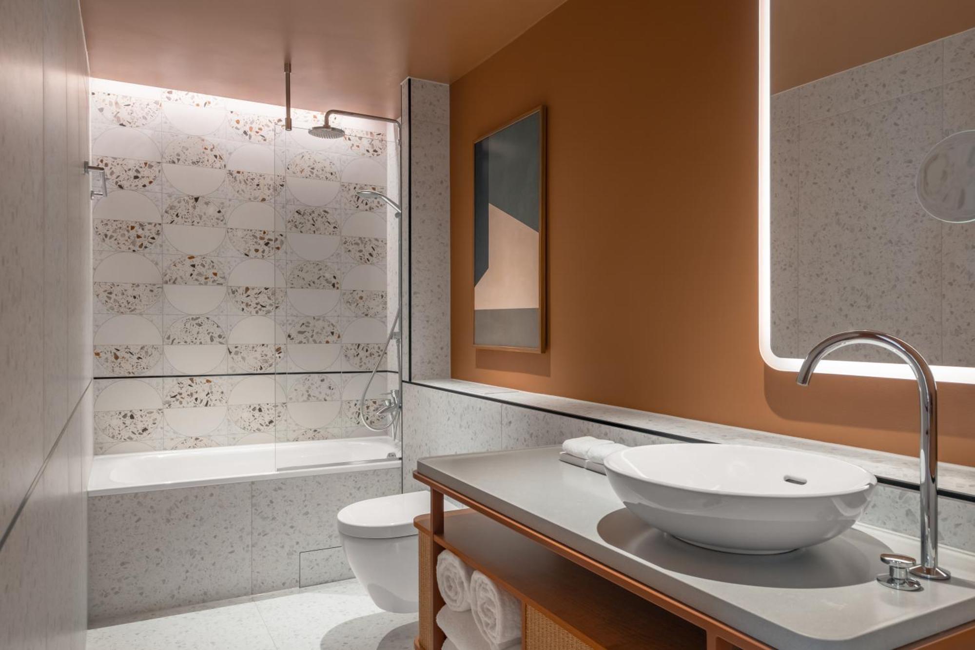 Ambassador One-Bedroom King Suite Lake View