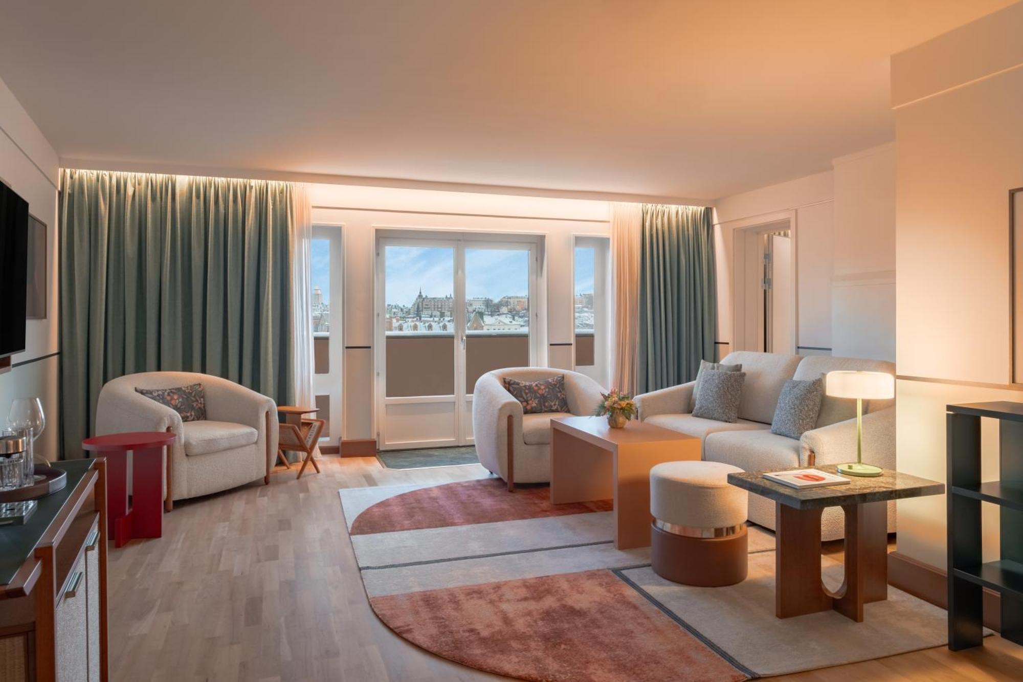Ambassador One-Bedroom King Suite Lake View