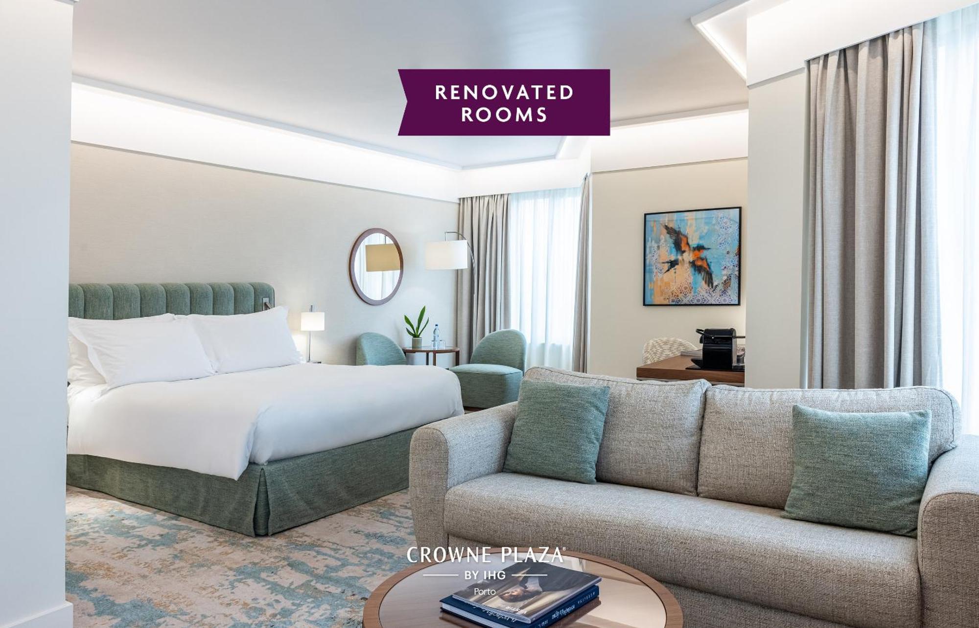 Junior Queen Suite Corner Room High Floor
