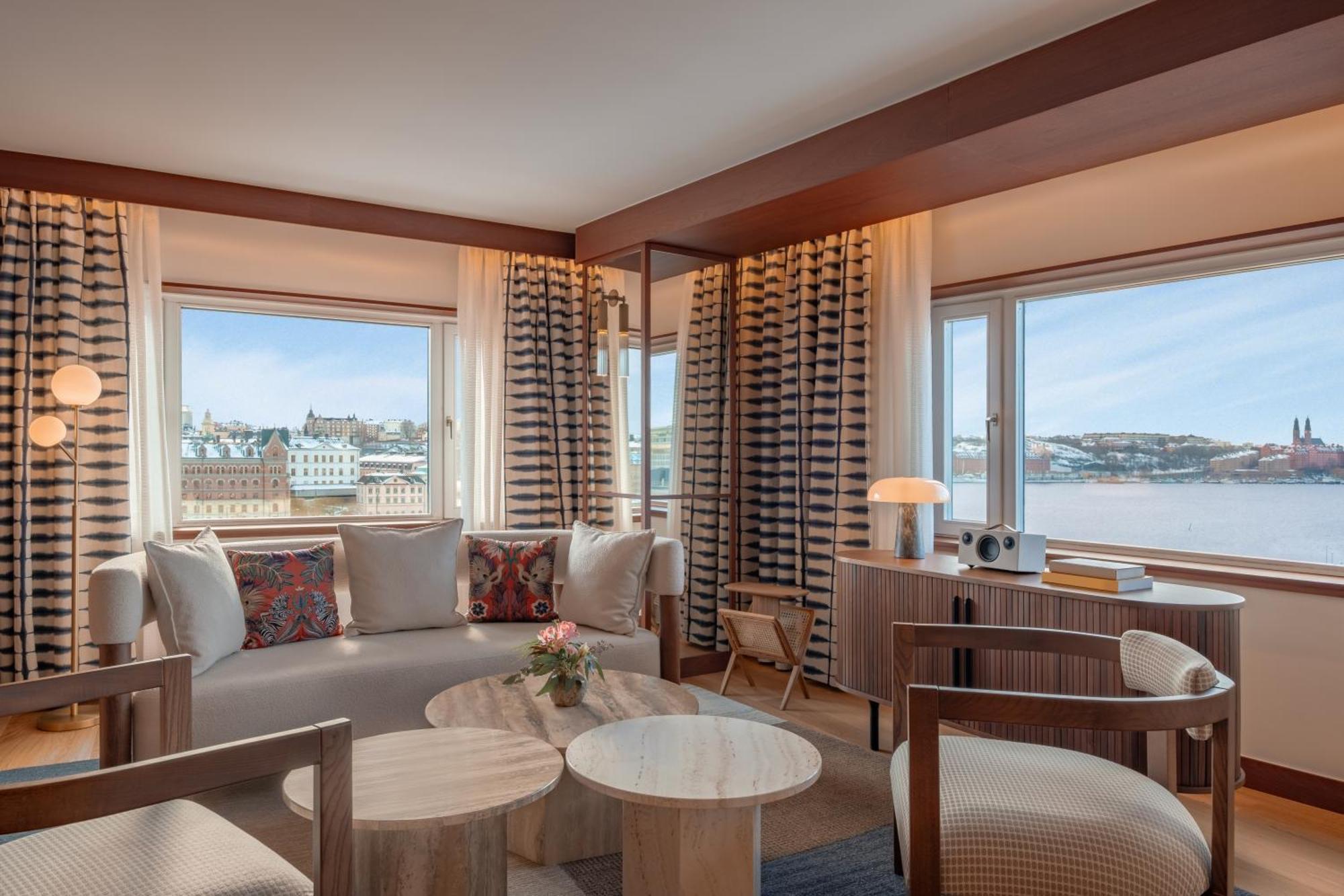 Presidential King Suite Lake View Club Lounge Access