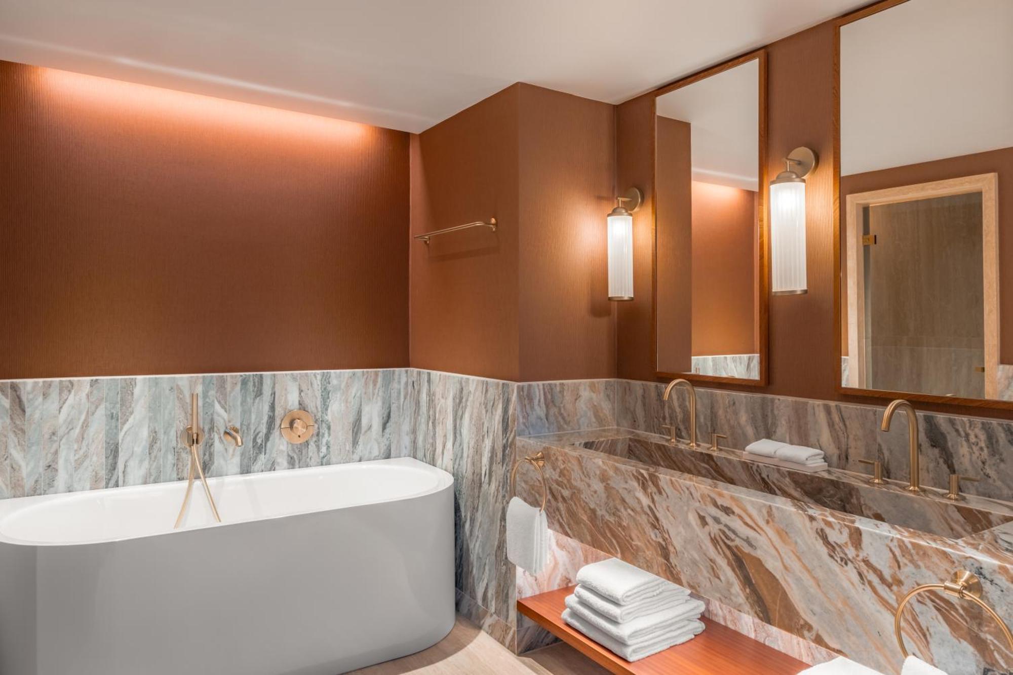 Presidential King Suite Lake View Club Lounge Access