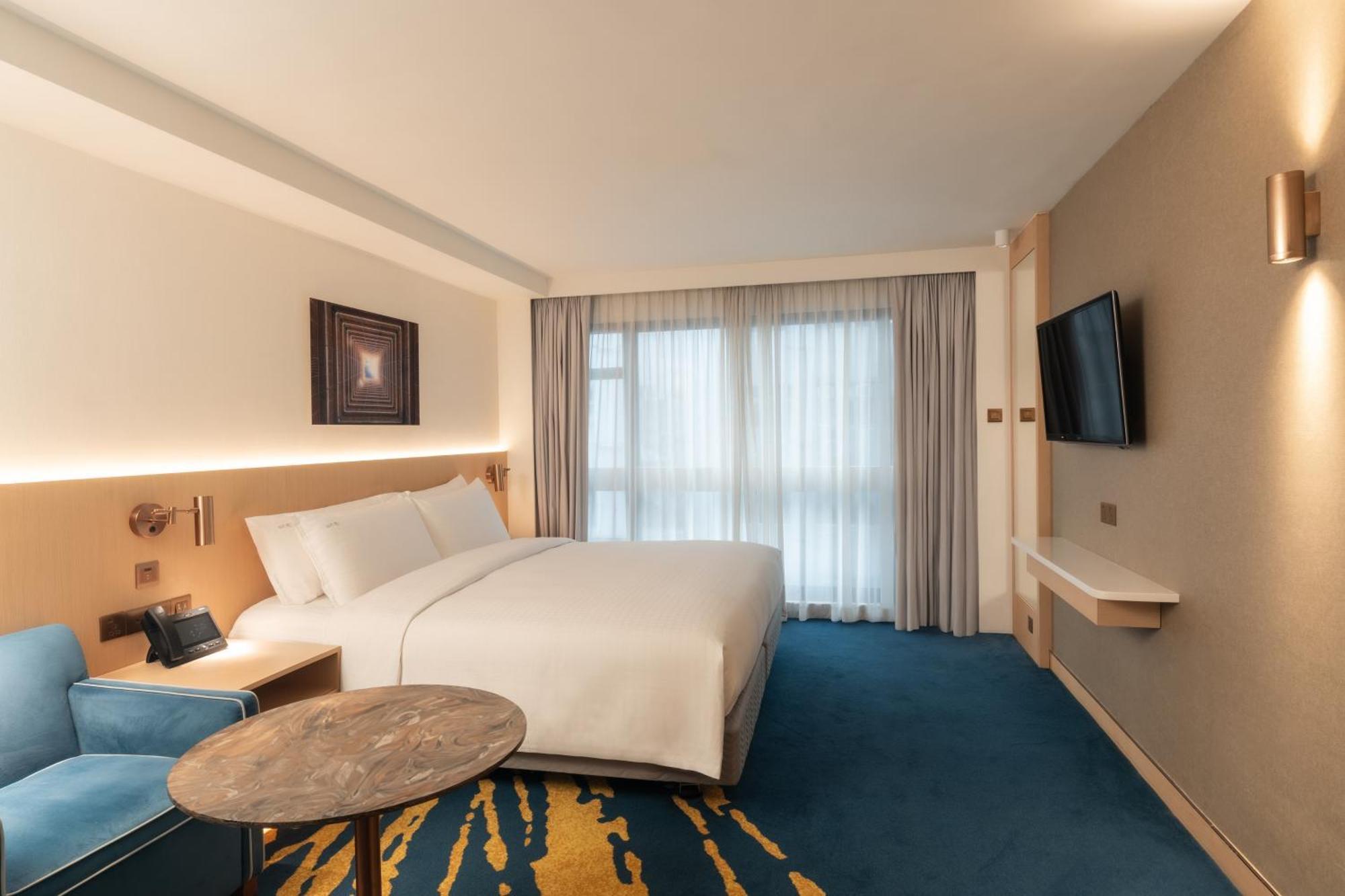 Premium King Room Middle Floor