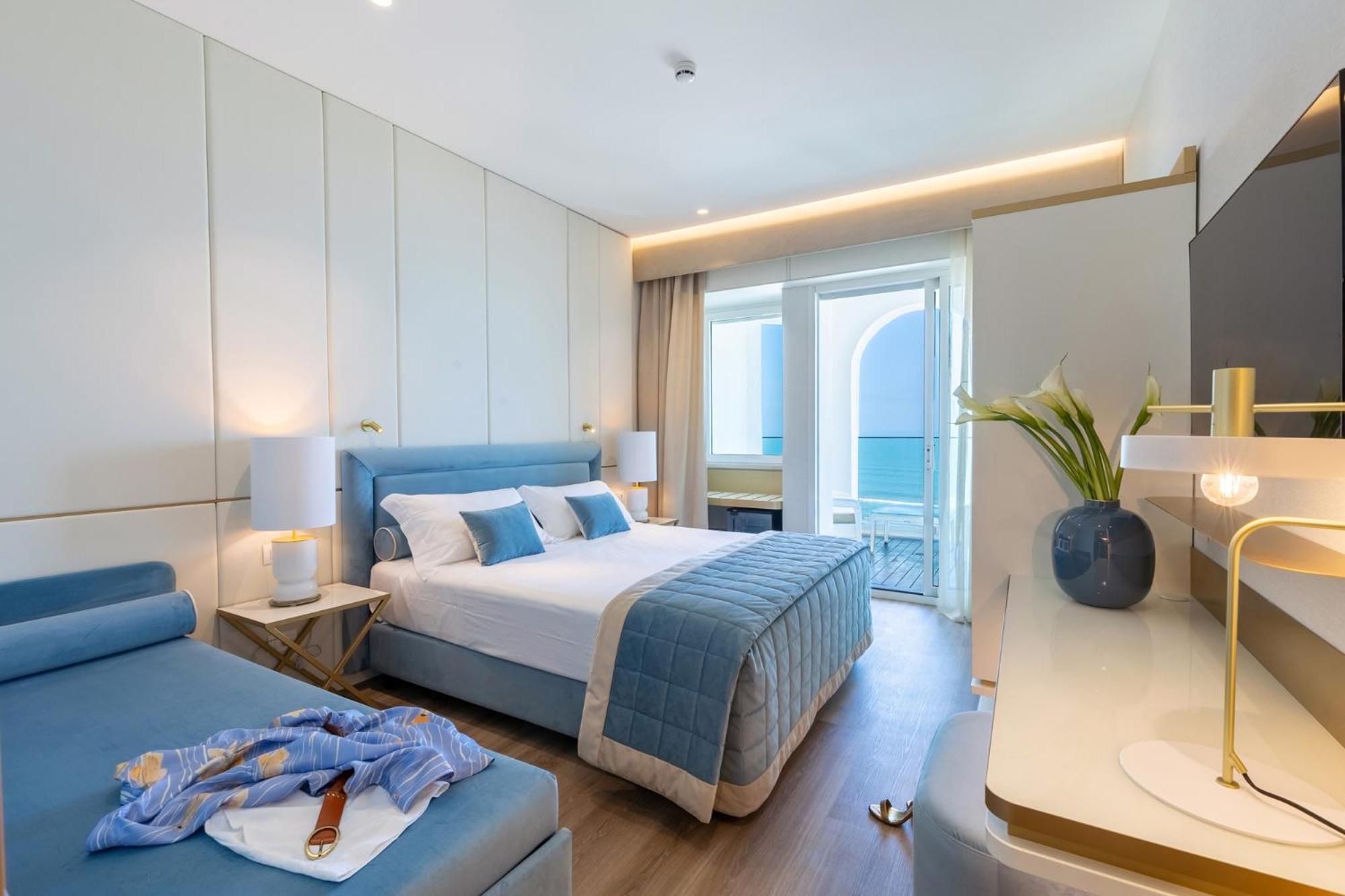 Deluxe Triple Room Sea View