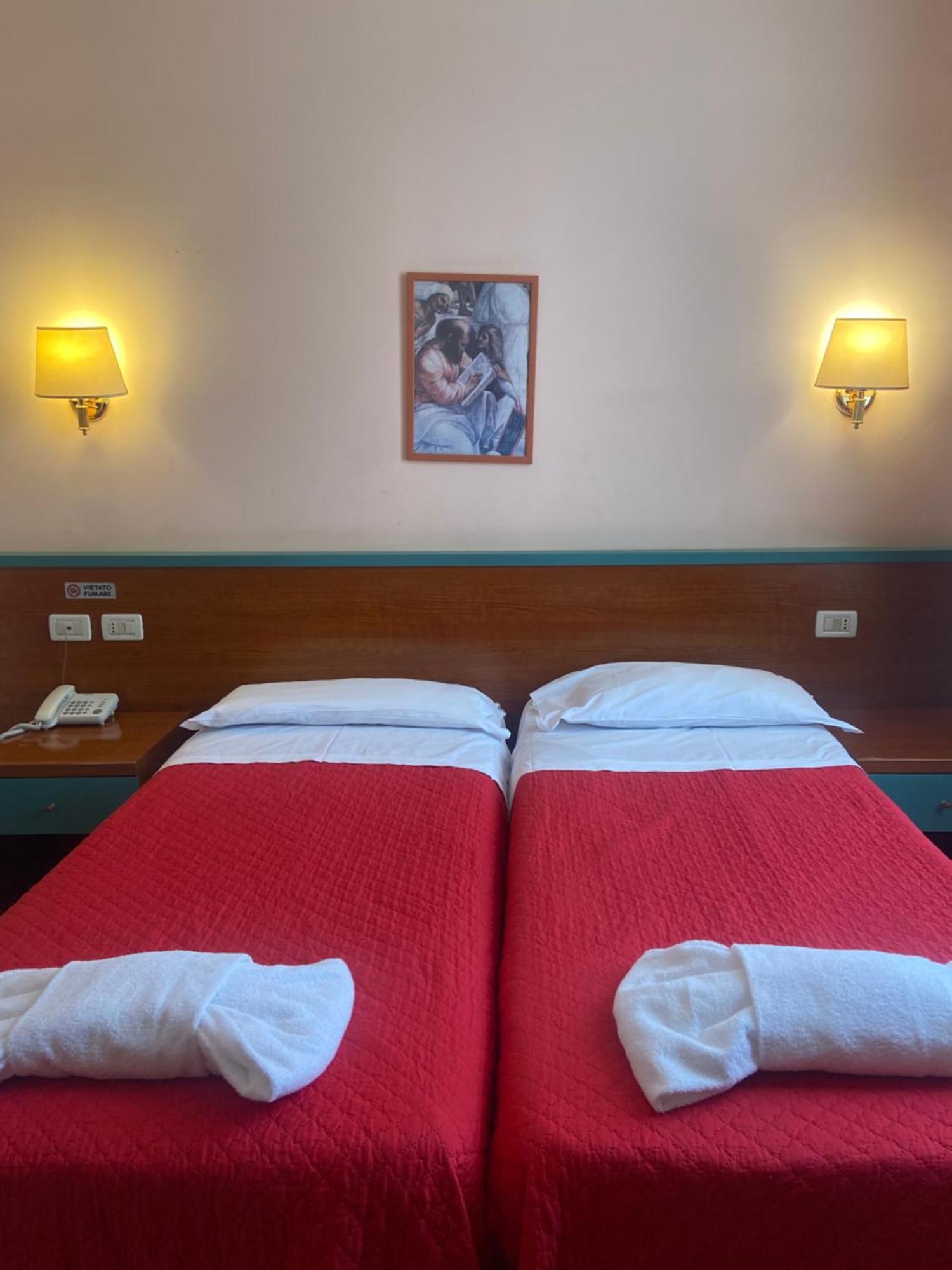 Twin Room,1756552897:JPEG