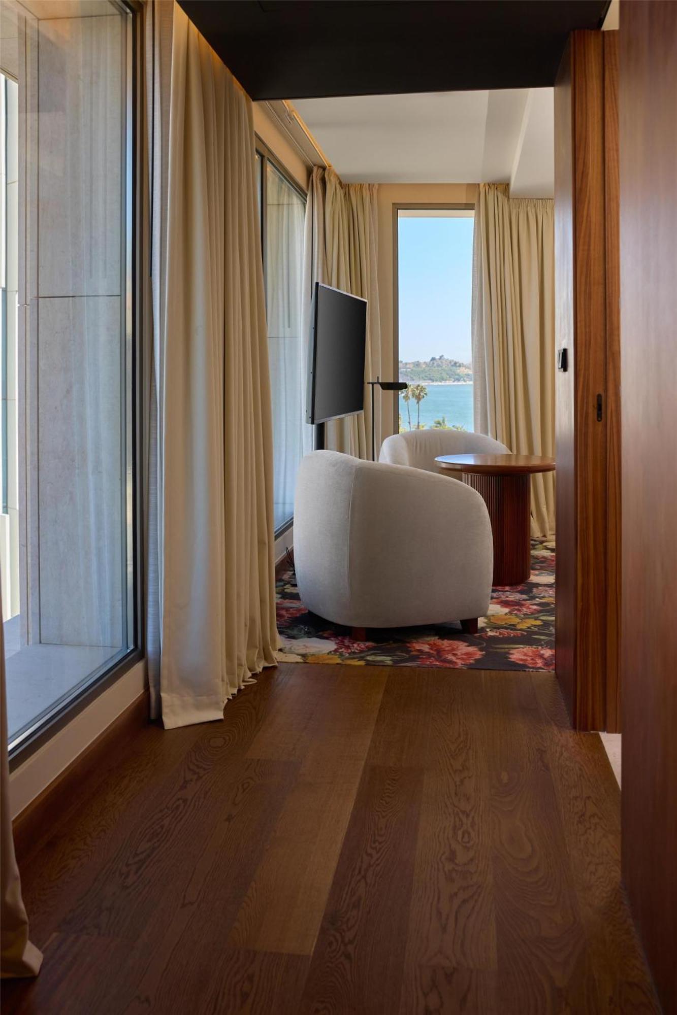 Corner King Room Duo View