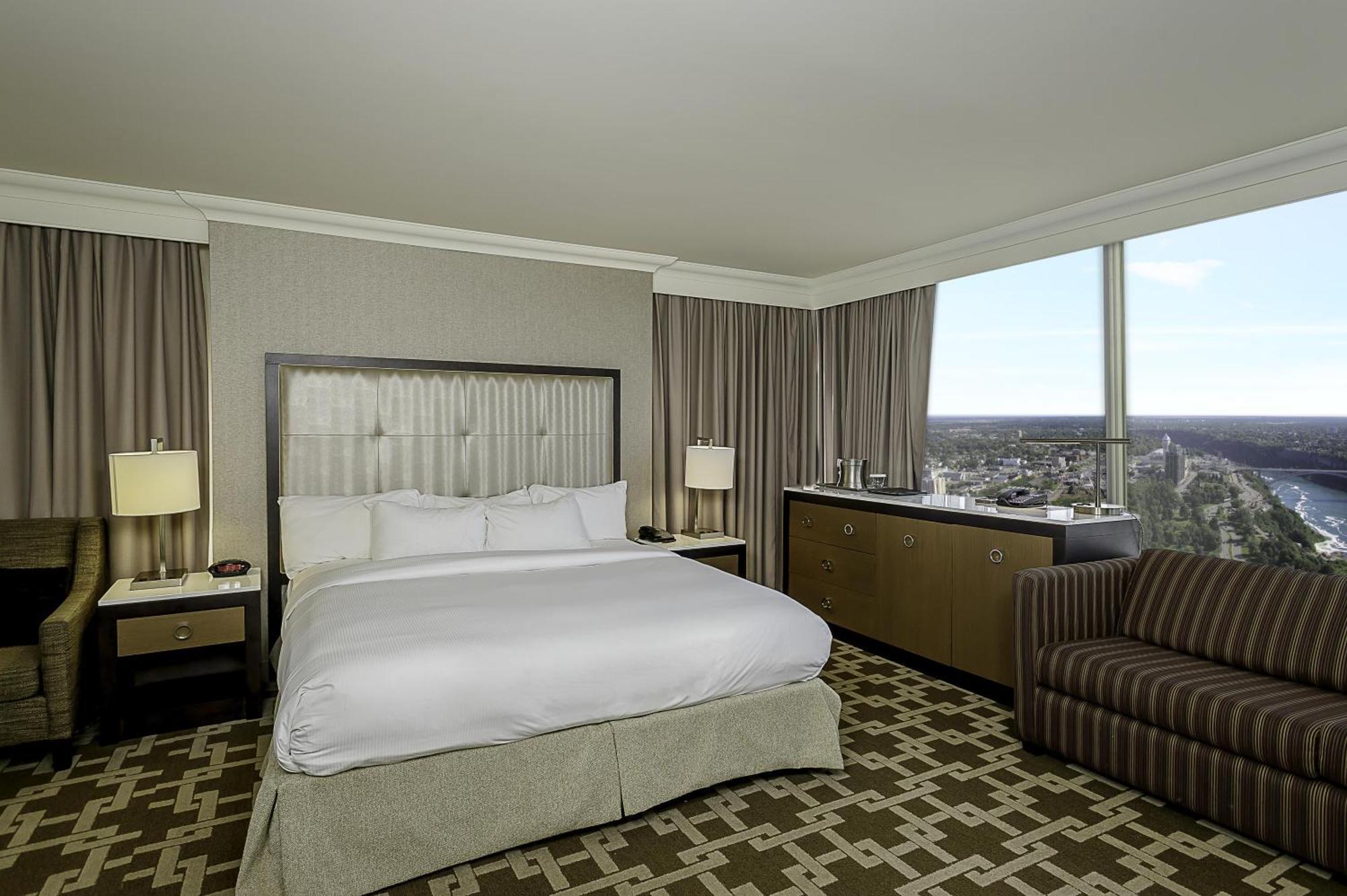 King Studio Suite Spa Bath Canadian or US Falls View