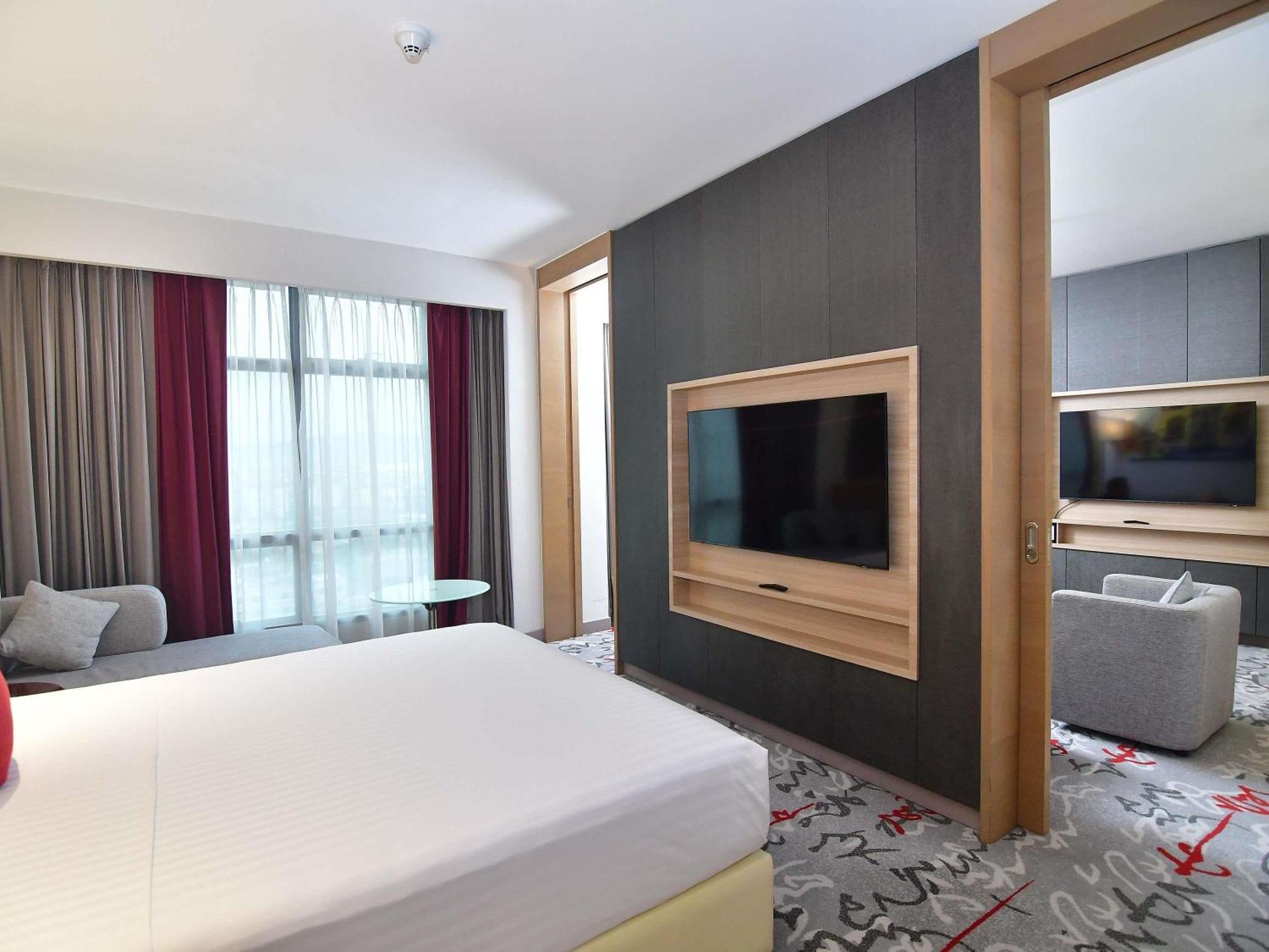 Suite 1 Queen-Size Bed
