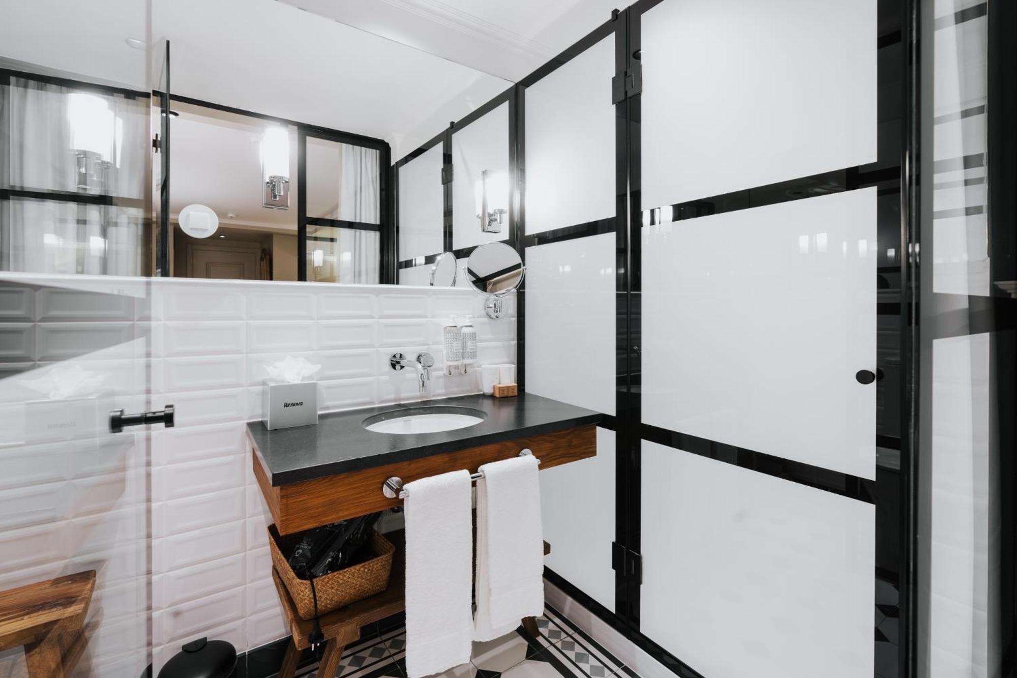Deluxe Double or Twin Room Interior View