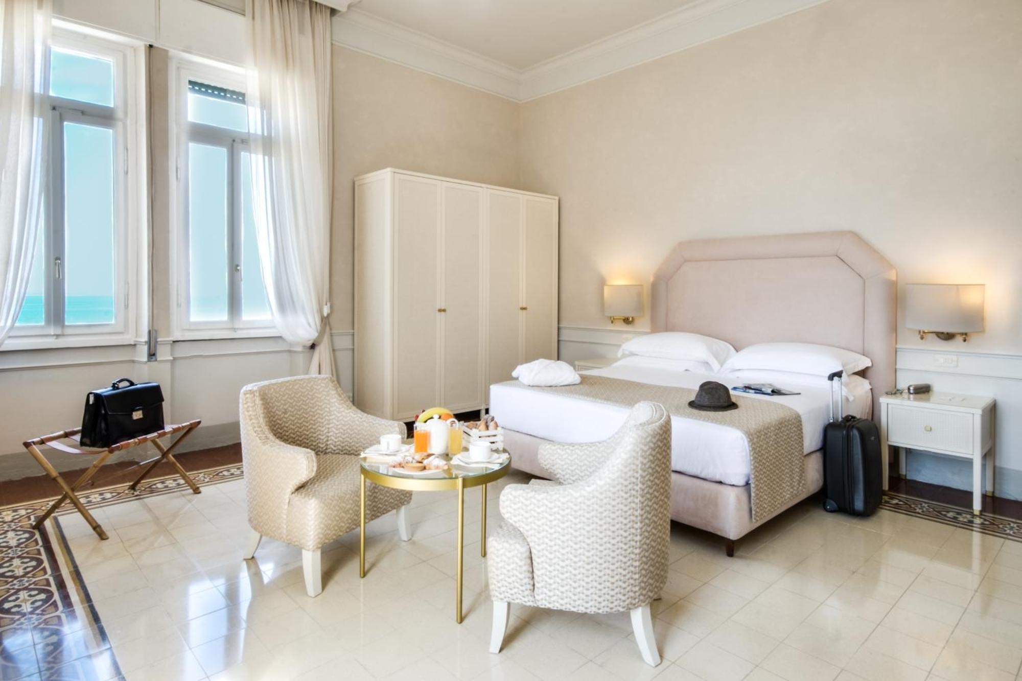 Triple Room Partial Sea View