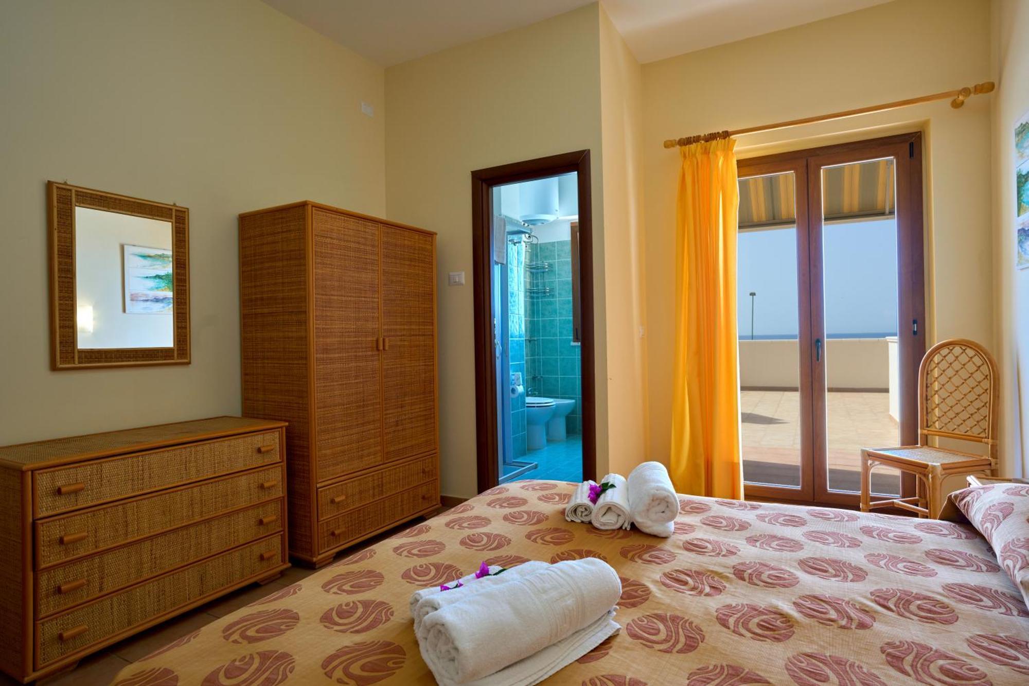 Camera Tripla con Vista Mare