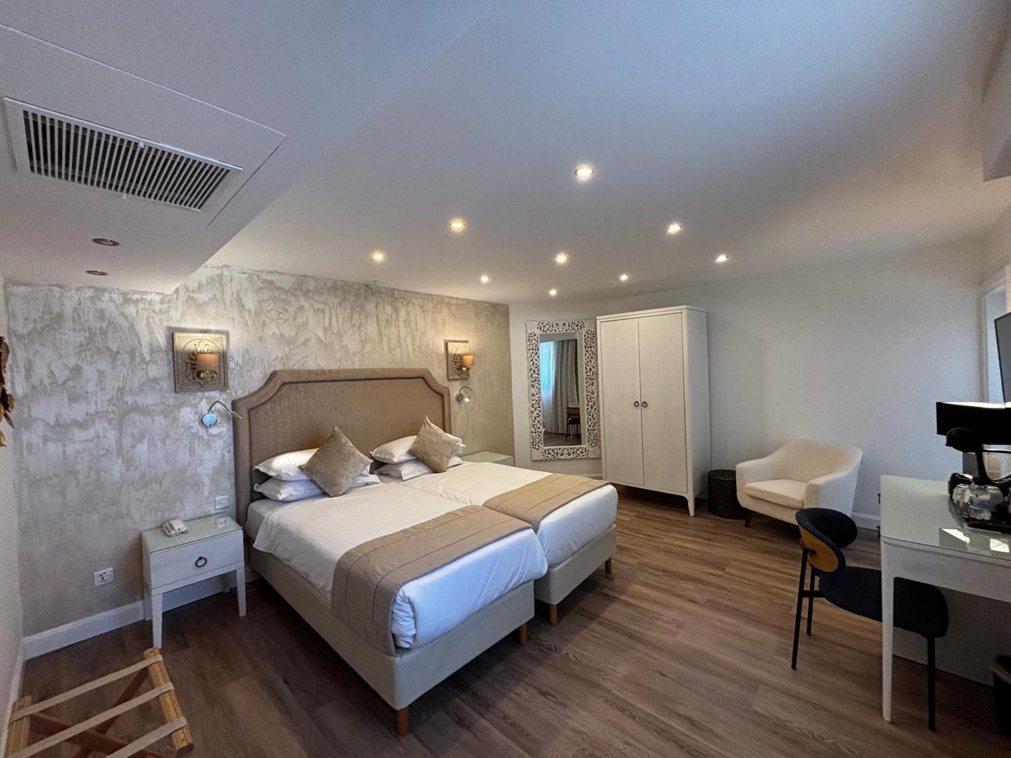 Deluxe Double or Twin Room Sea View