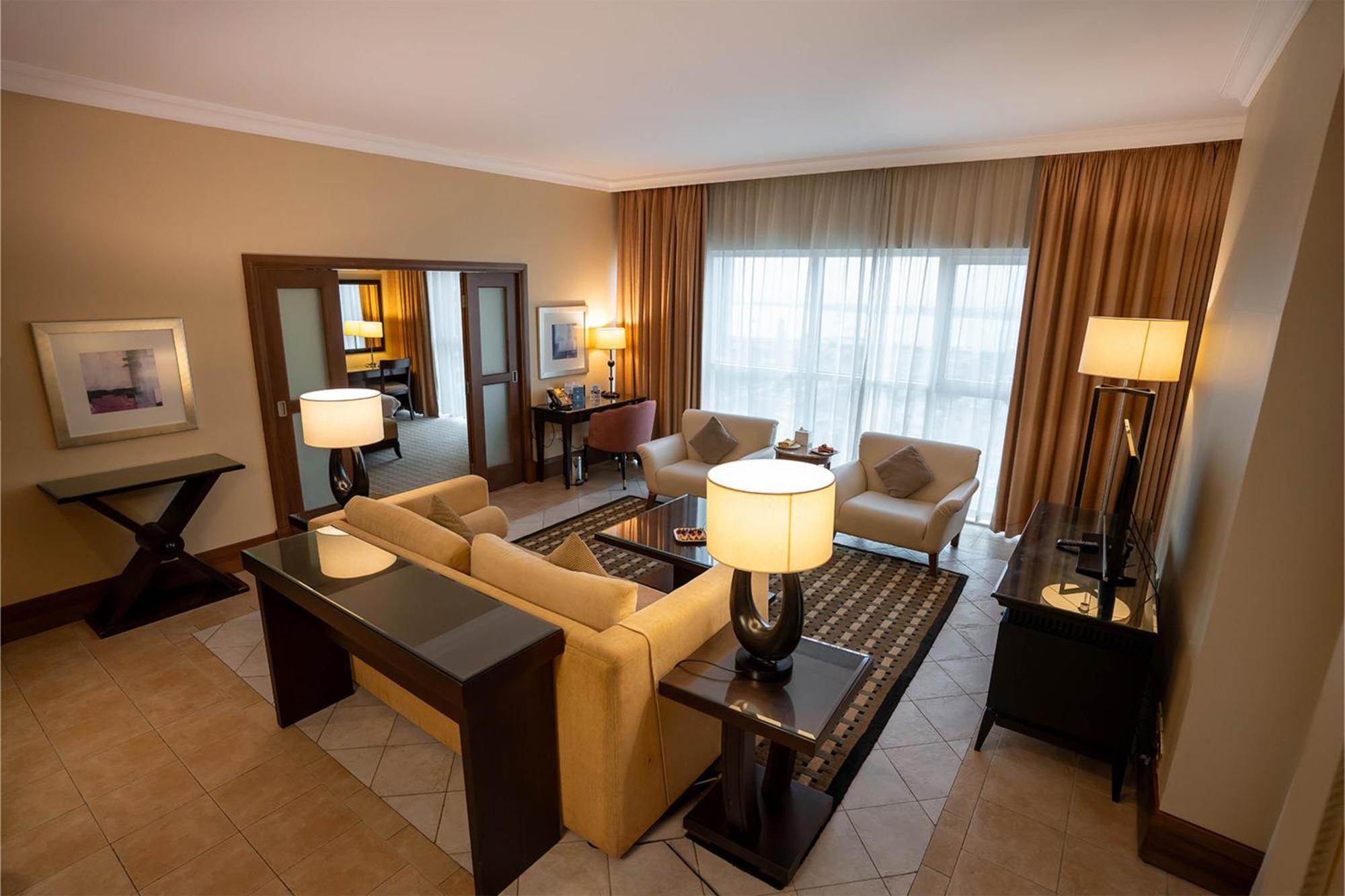 Family Classic One Bedroom Suite Sea View