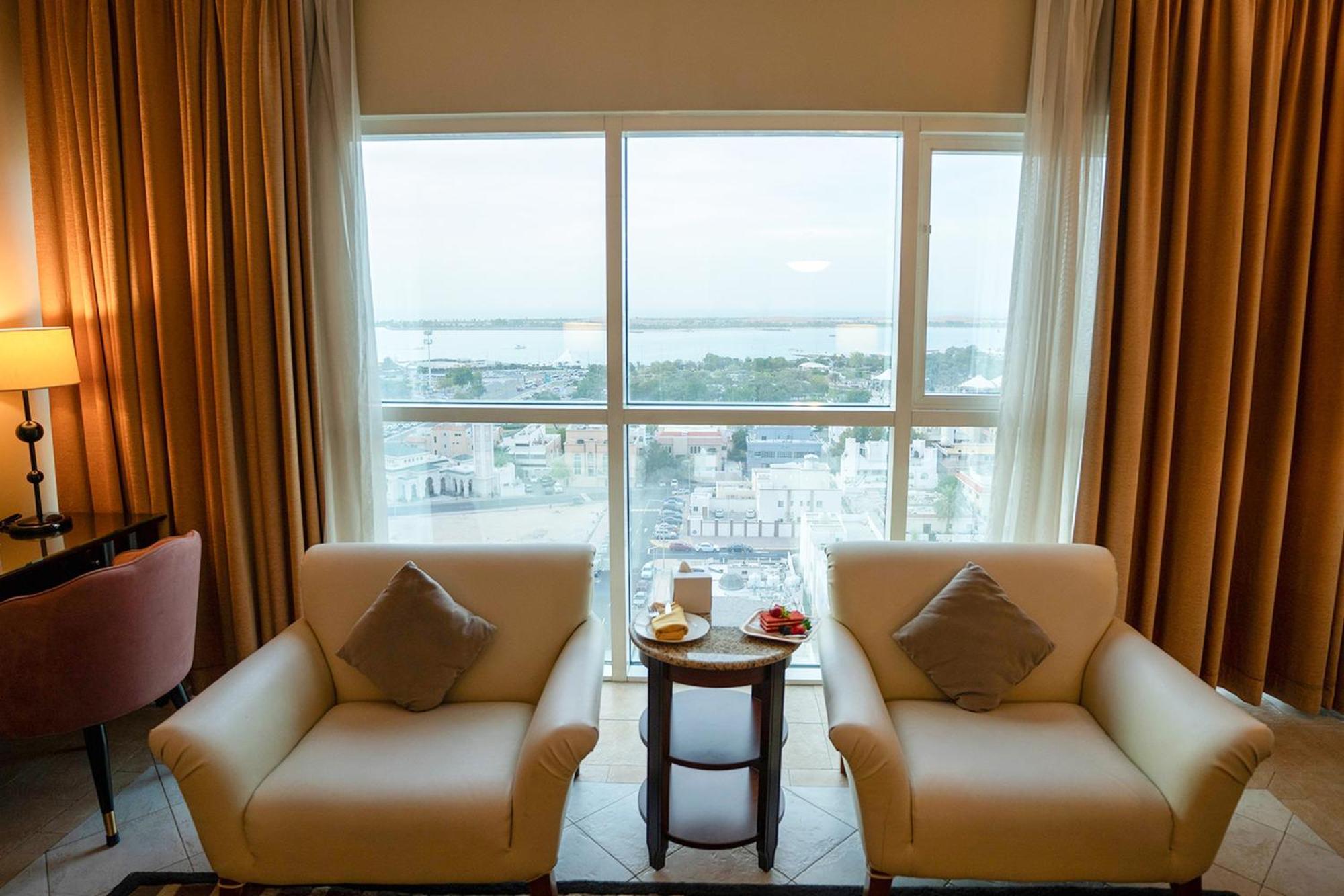 Family Classic One Bedroom Suite Sea View