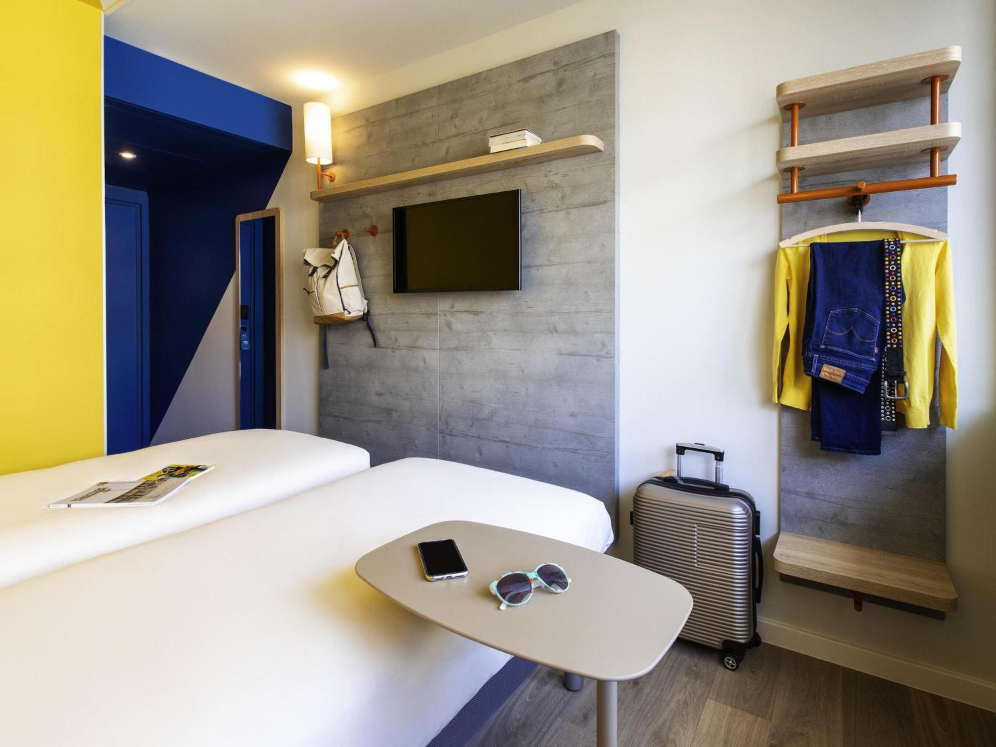 Standard Room people reduced mobility Two Single or twin Beds