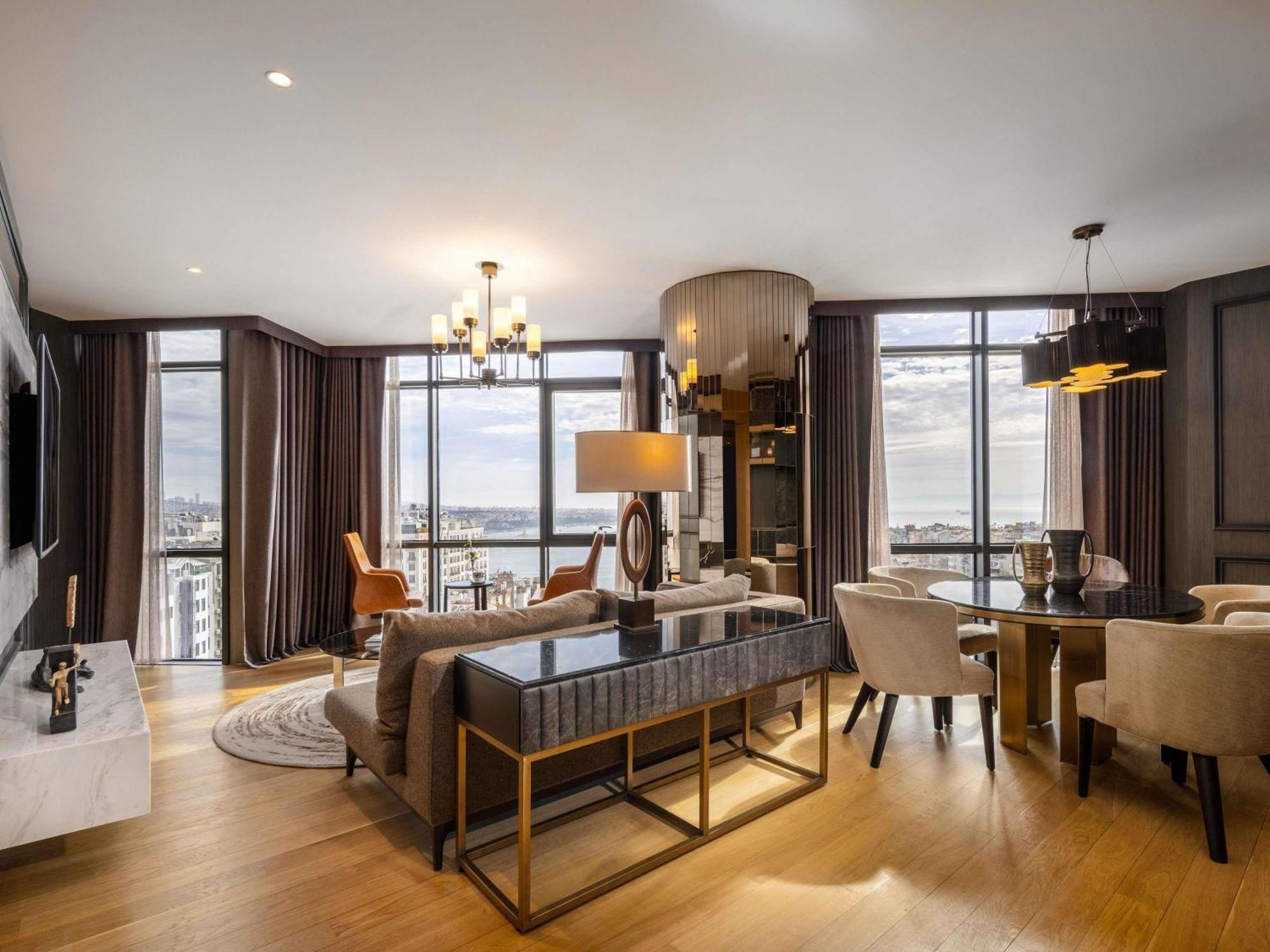 Suite Signature con Vista Piazza Taksim, Accesso Club Millesime e Letto King-Size