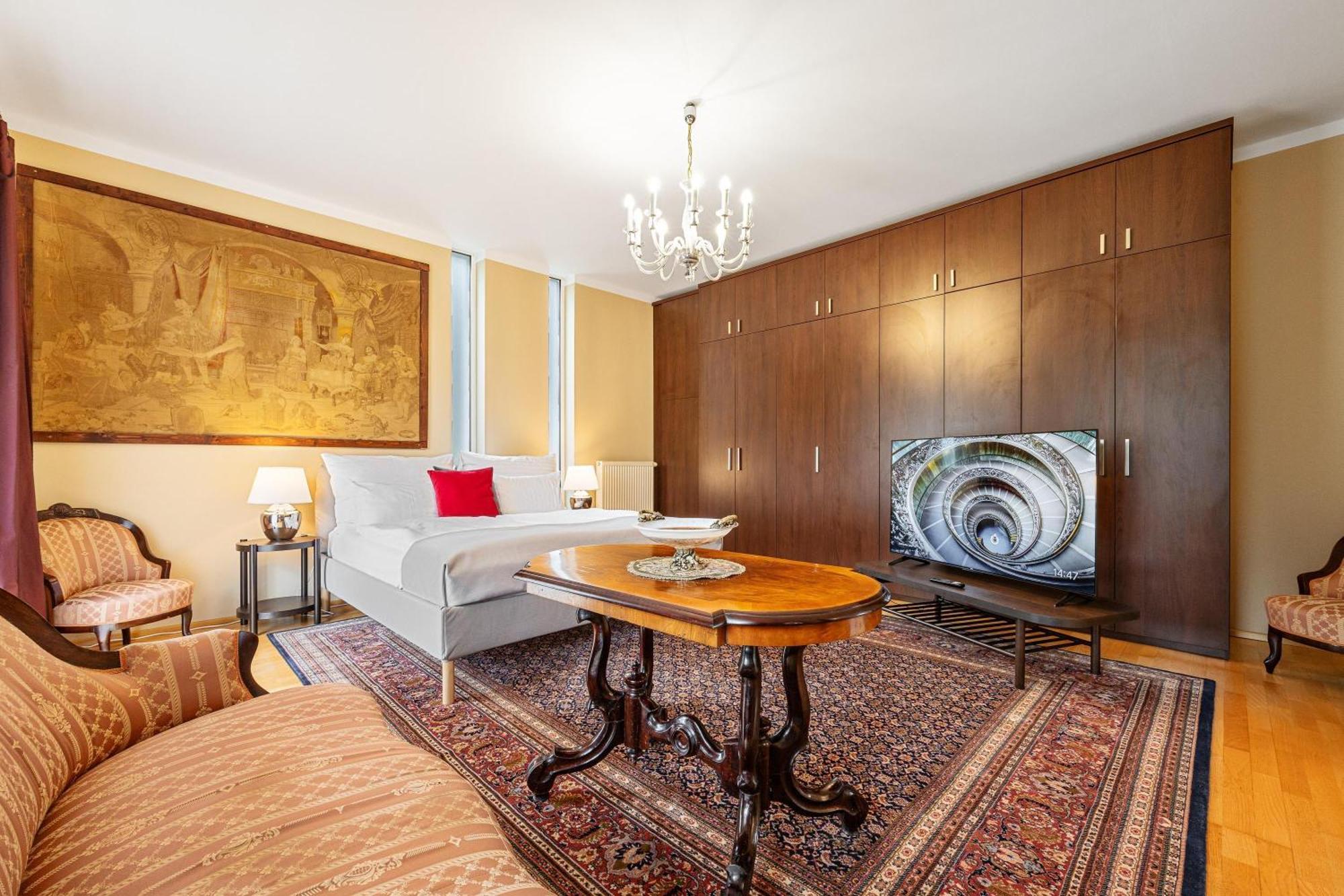 Deluxe Apartment