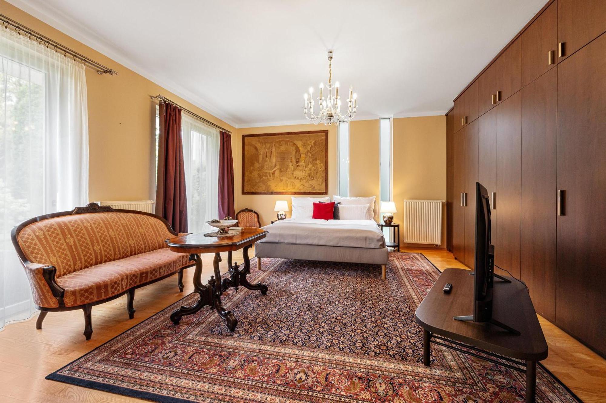 Deluxe Apartment