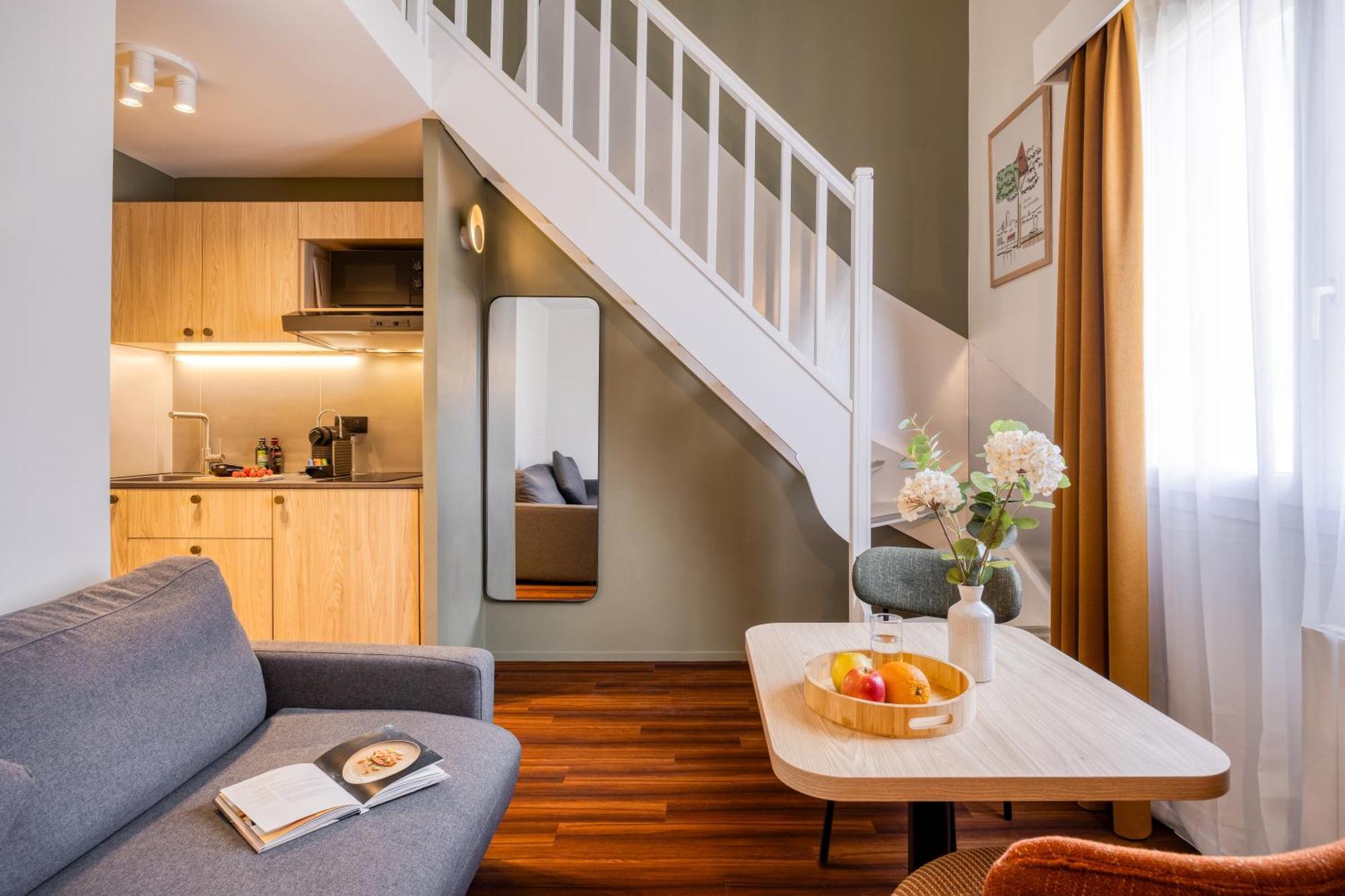 Deluxe One-Bedroom Apartment