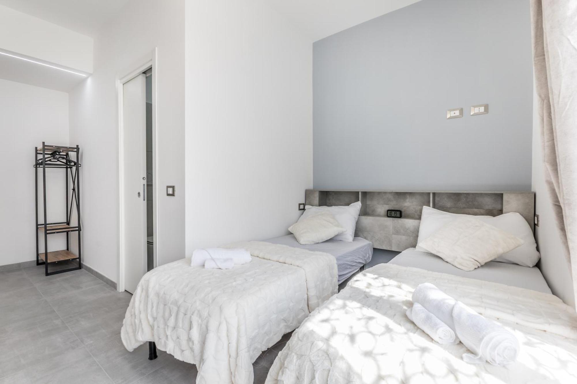 Triple Room Shower
