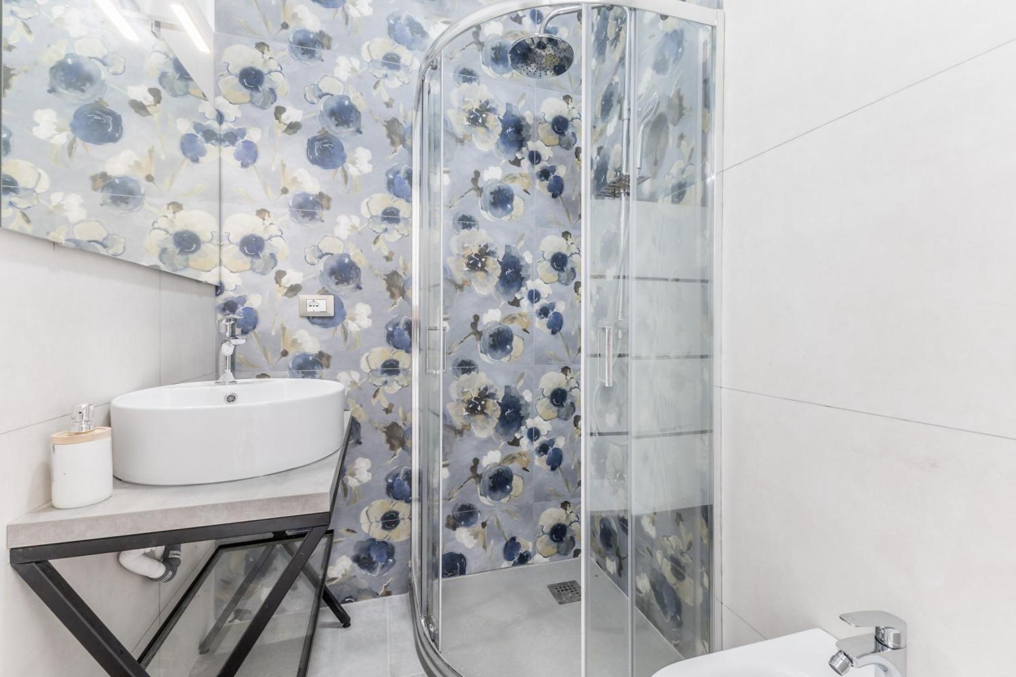 Triple Room Shower