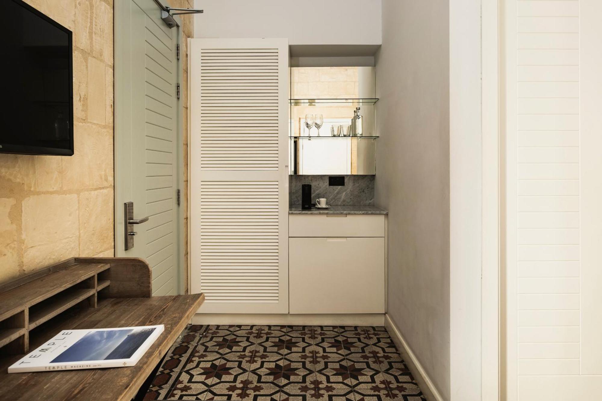 Deluxe Courtyard Room