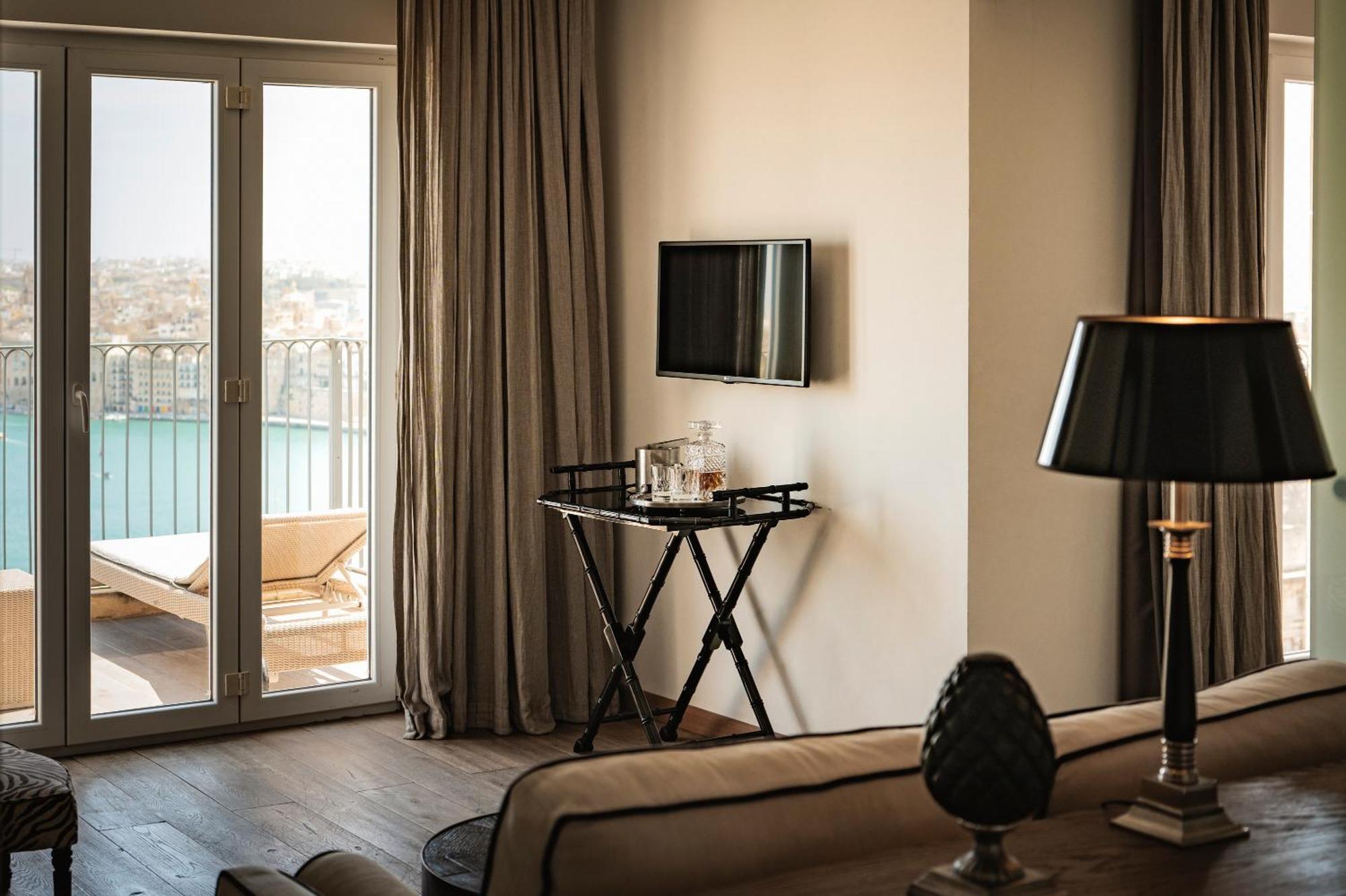 Grand Harbour View Suite