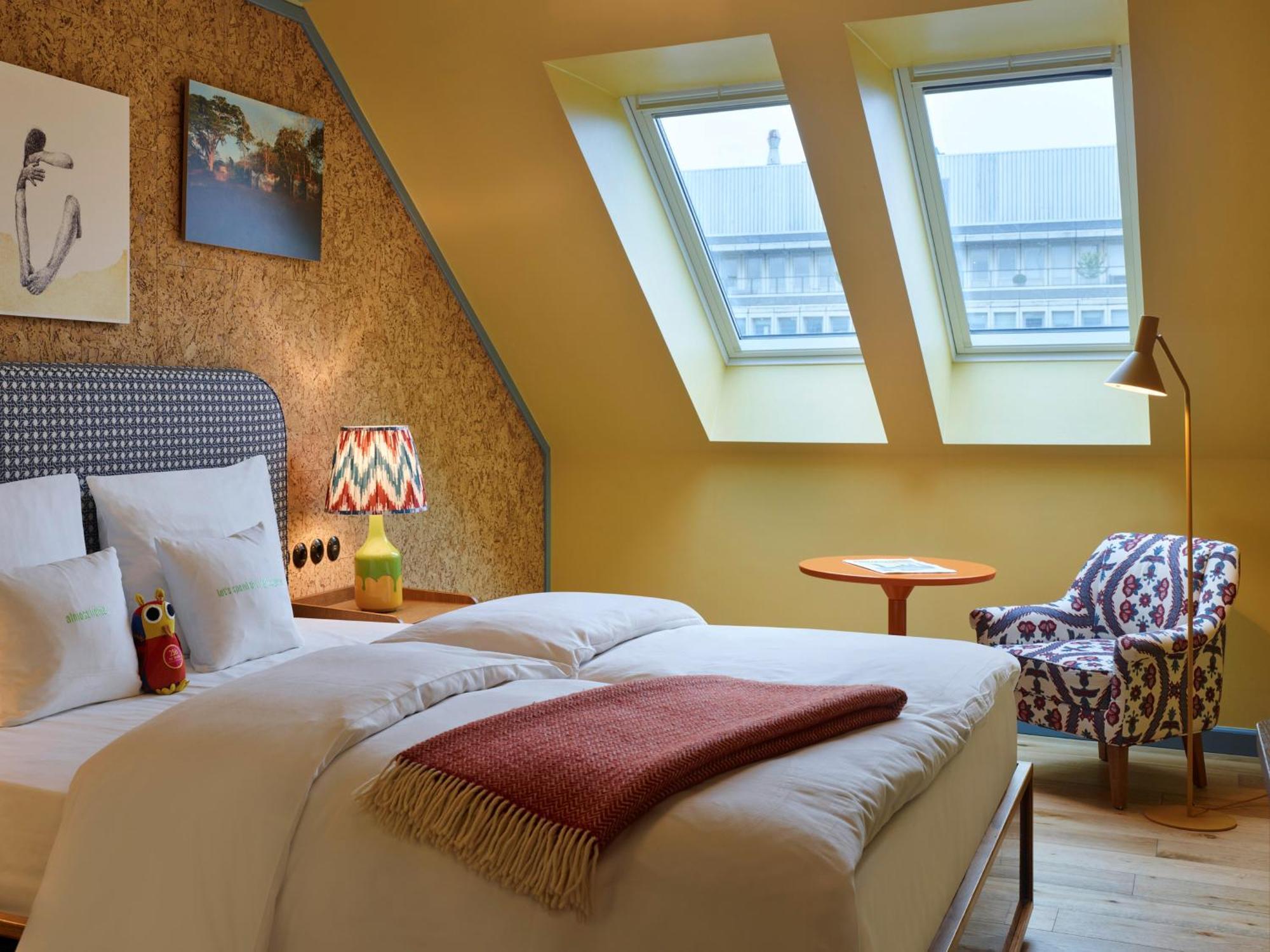 Medium Room