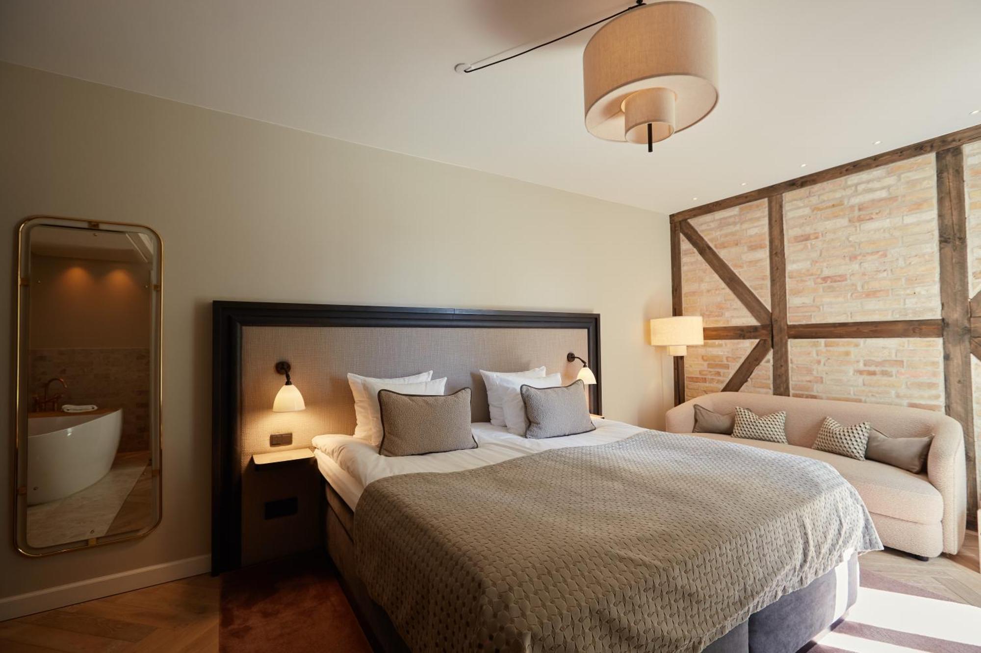 Signature Suite