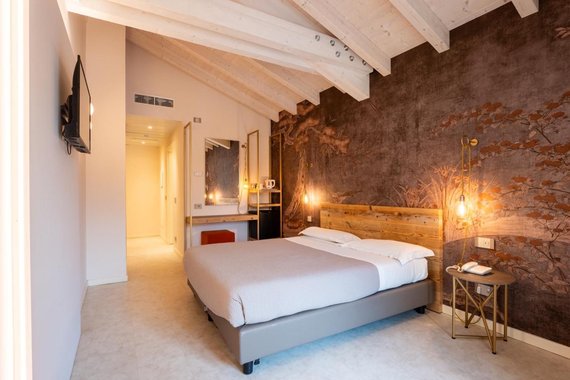 Premium Double or Twin Room with Partial Lake View and Balcony