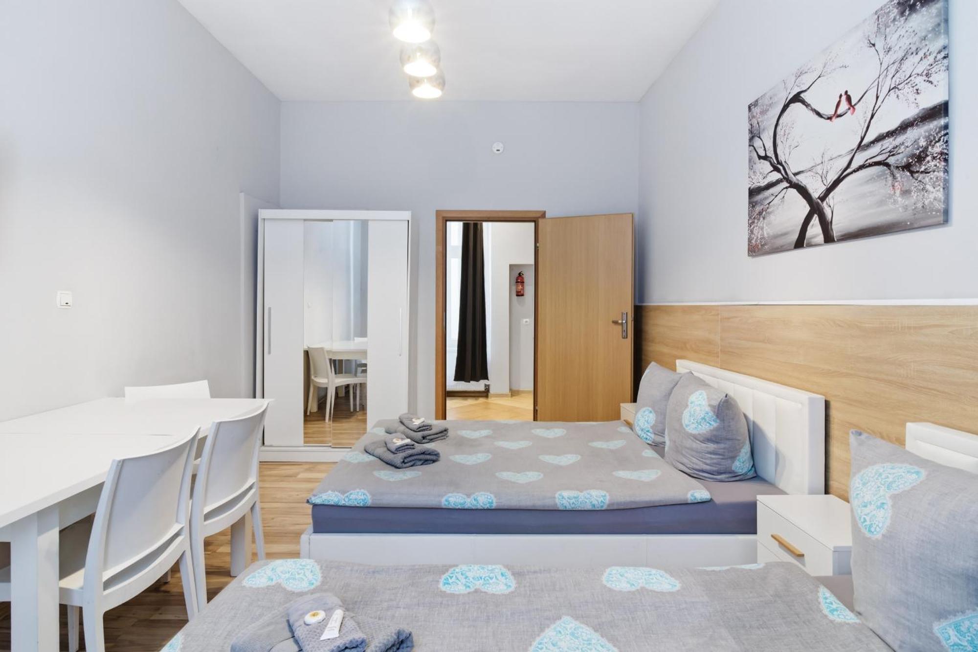 Comfort Triple Room Shower