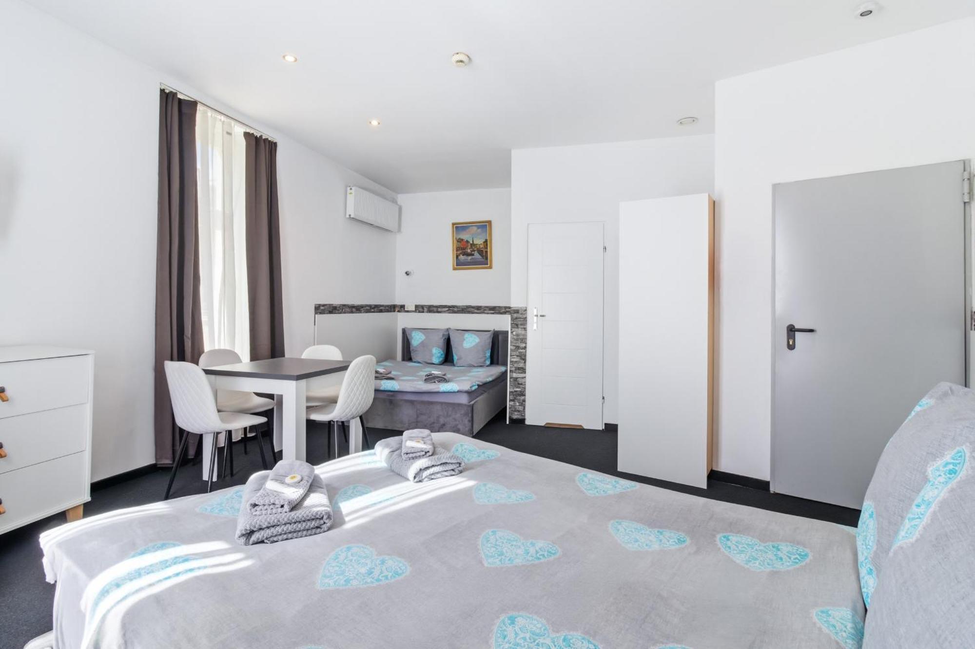 Comfort Triple Room Shower