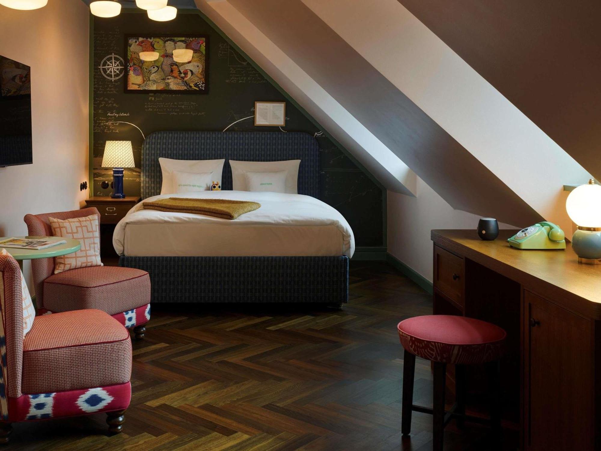 Medium Room