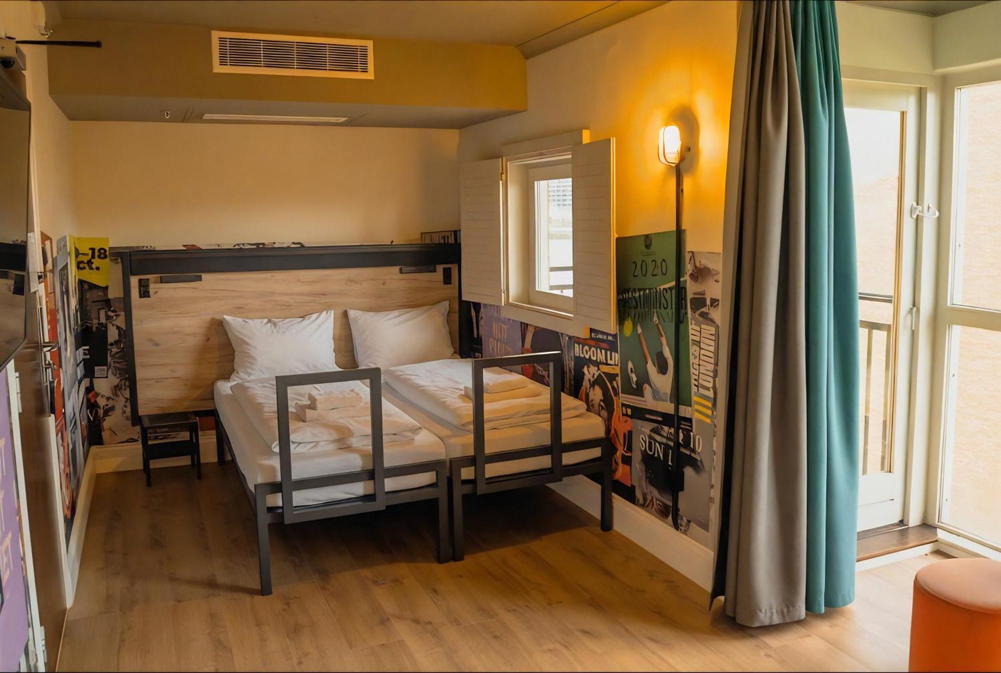 Six-Bed Room,1770841284:JPEG