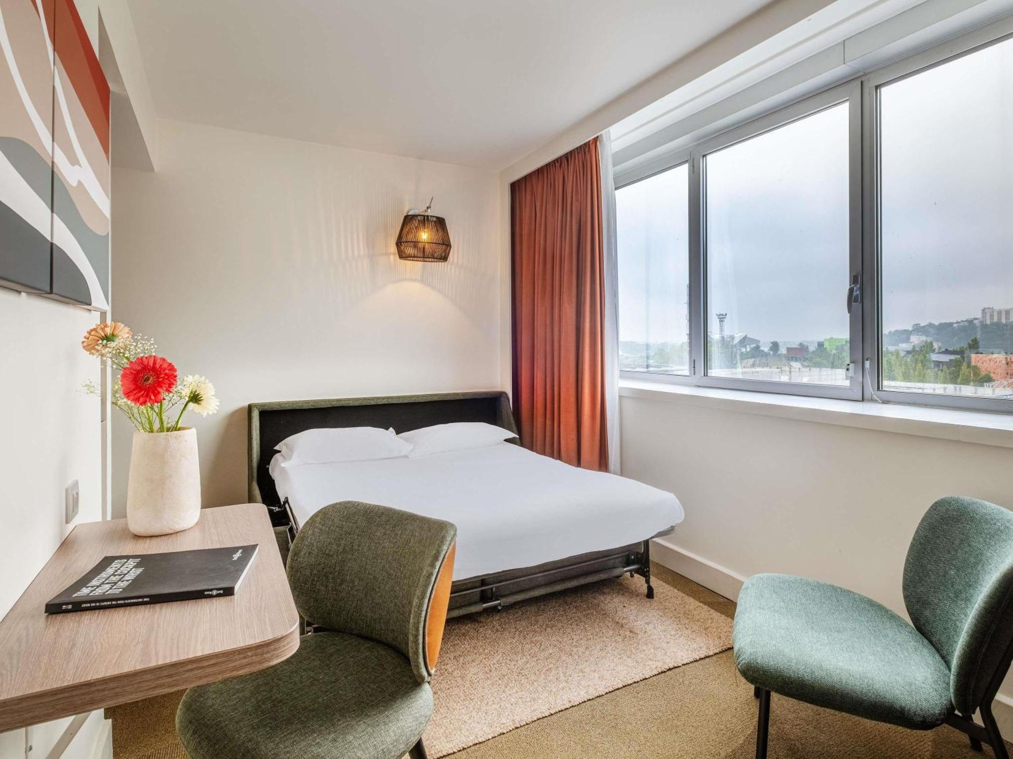 Suite Double Bed Double Sofa