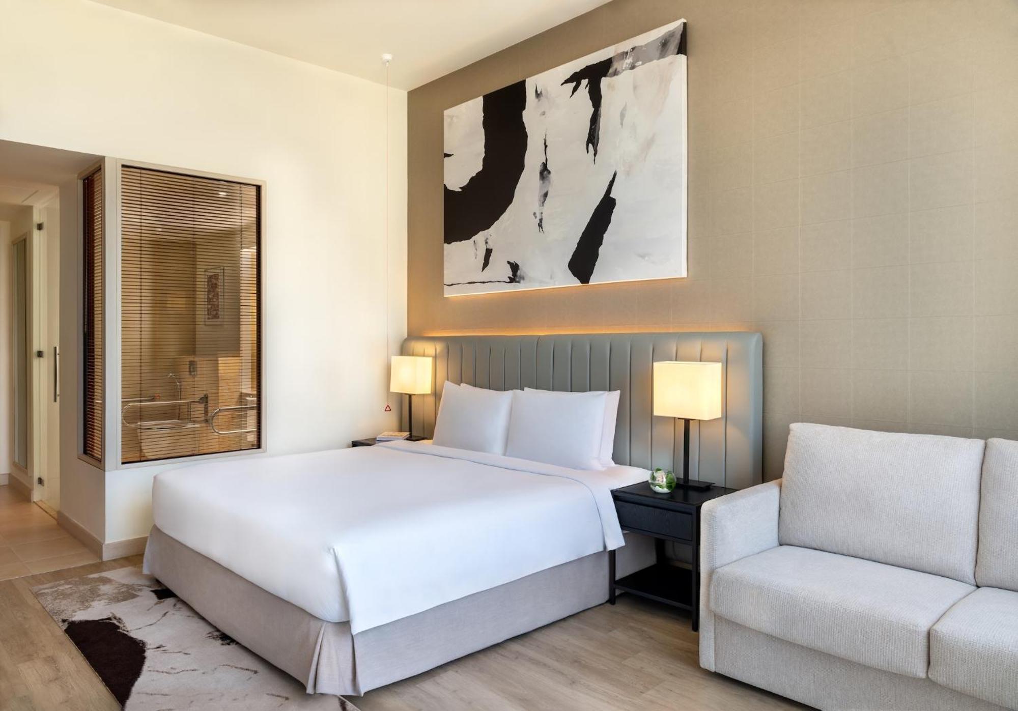 Deluxe King Room Accessible Pool View or Theme Park Access