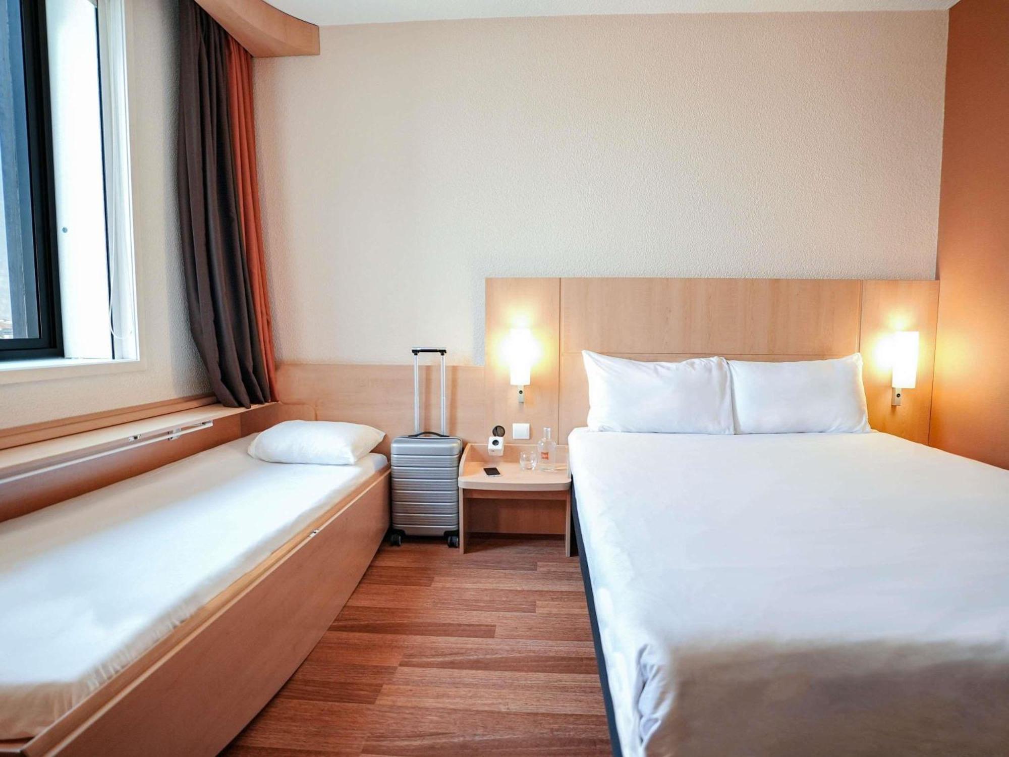 Standard Room One Double One Single Bed Non-Smoking