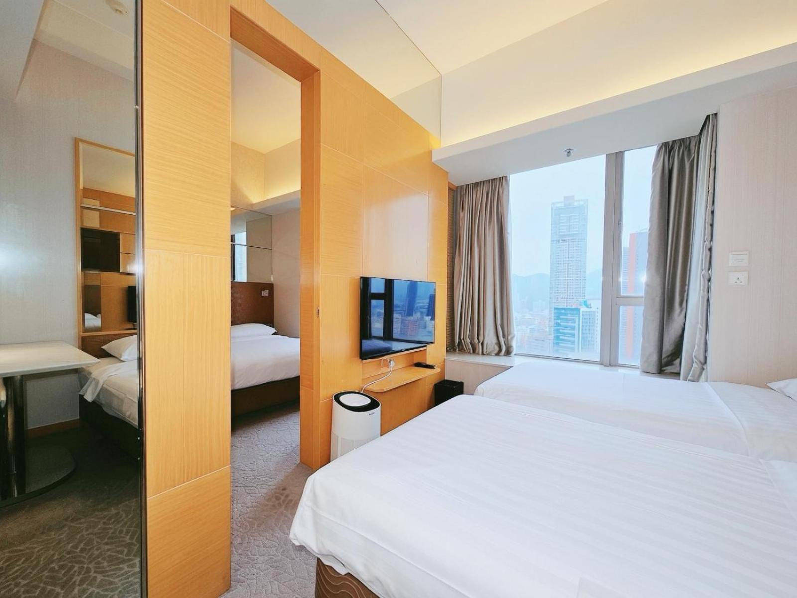 Family Quadruple Queen Twin Room