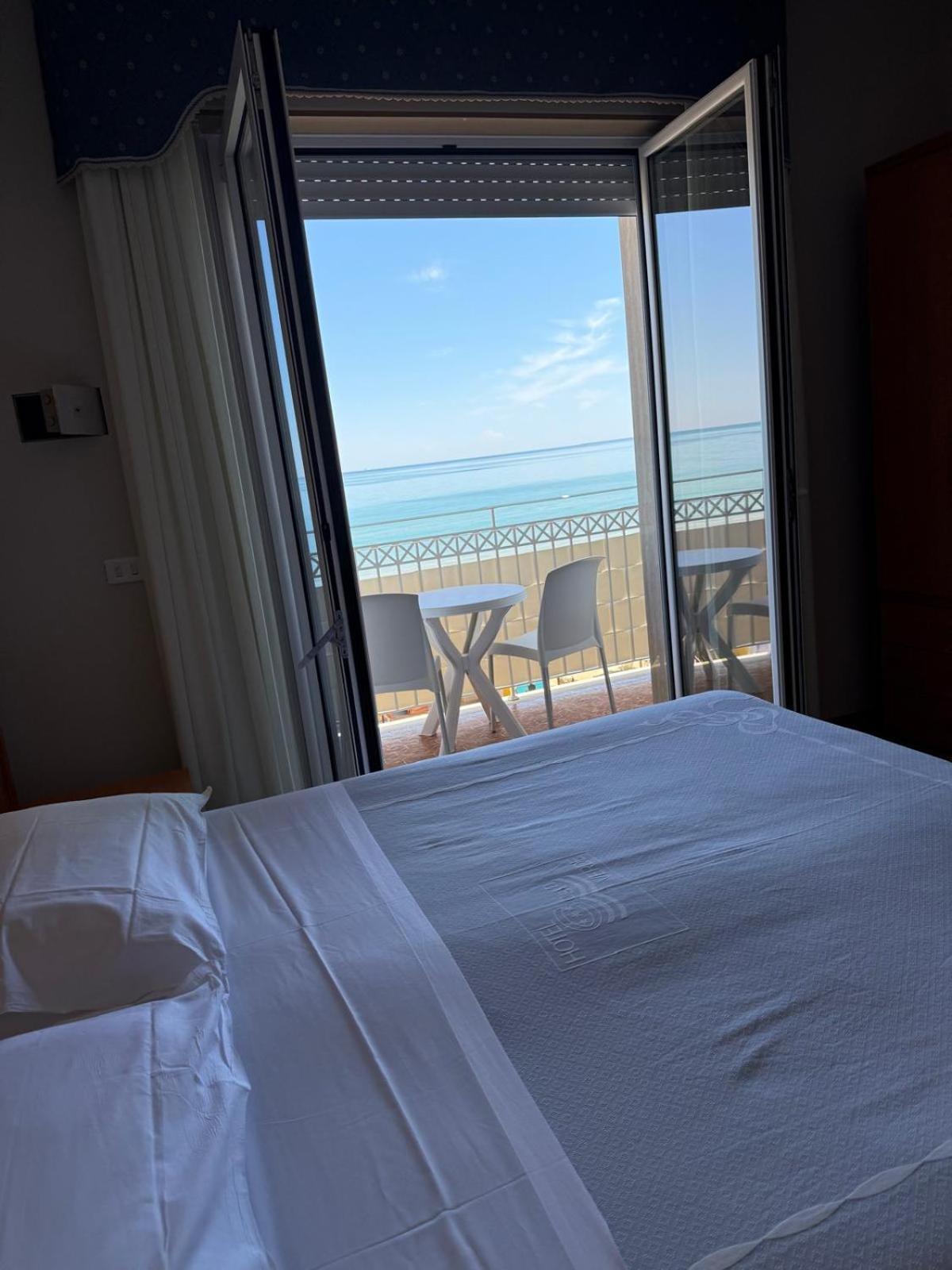 Camera Quadrupla con Vista Mare