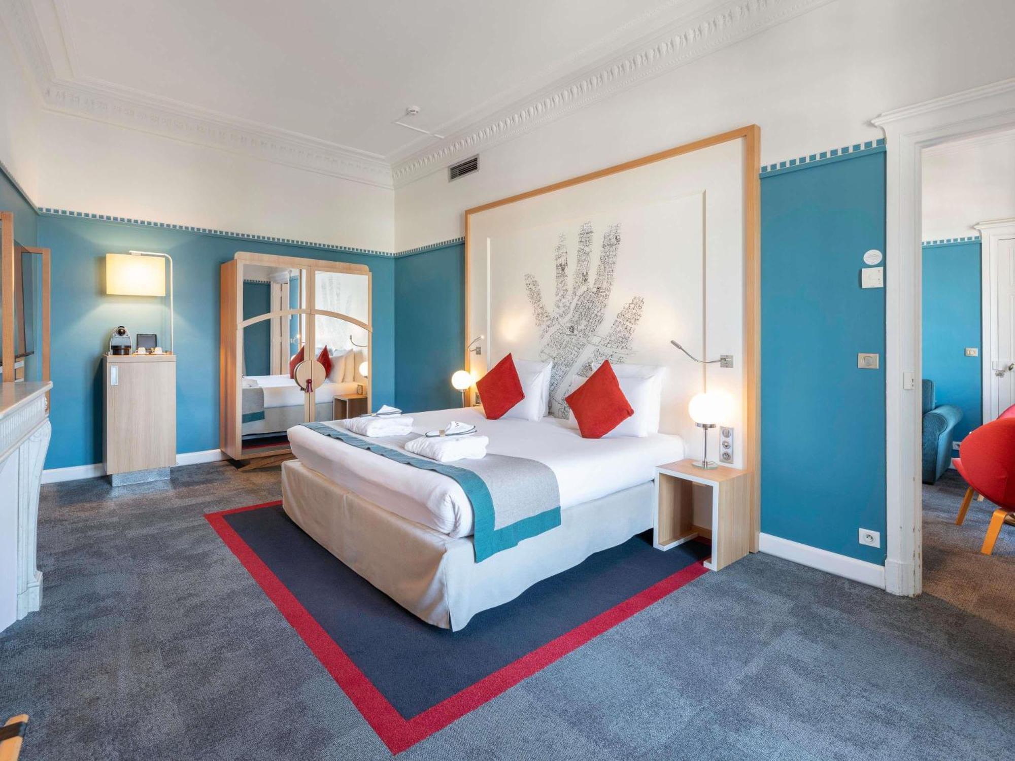 Suite One Double Bed One Double Sofa Bed
