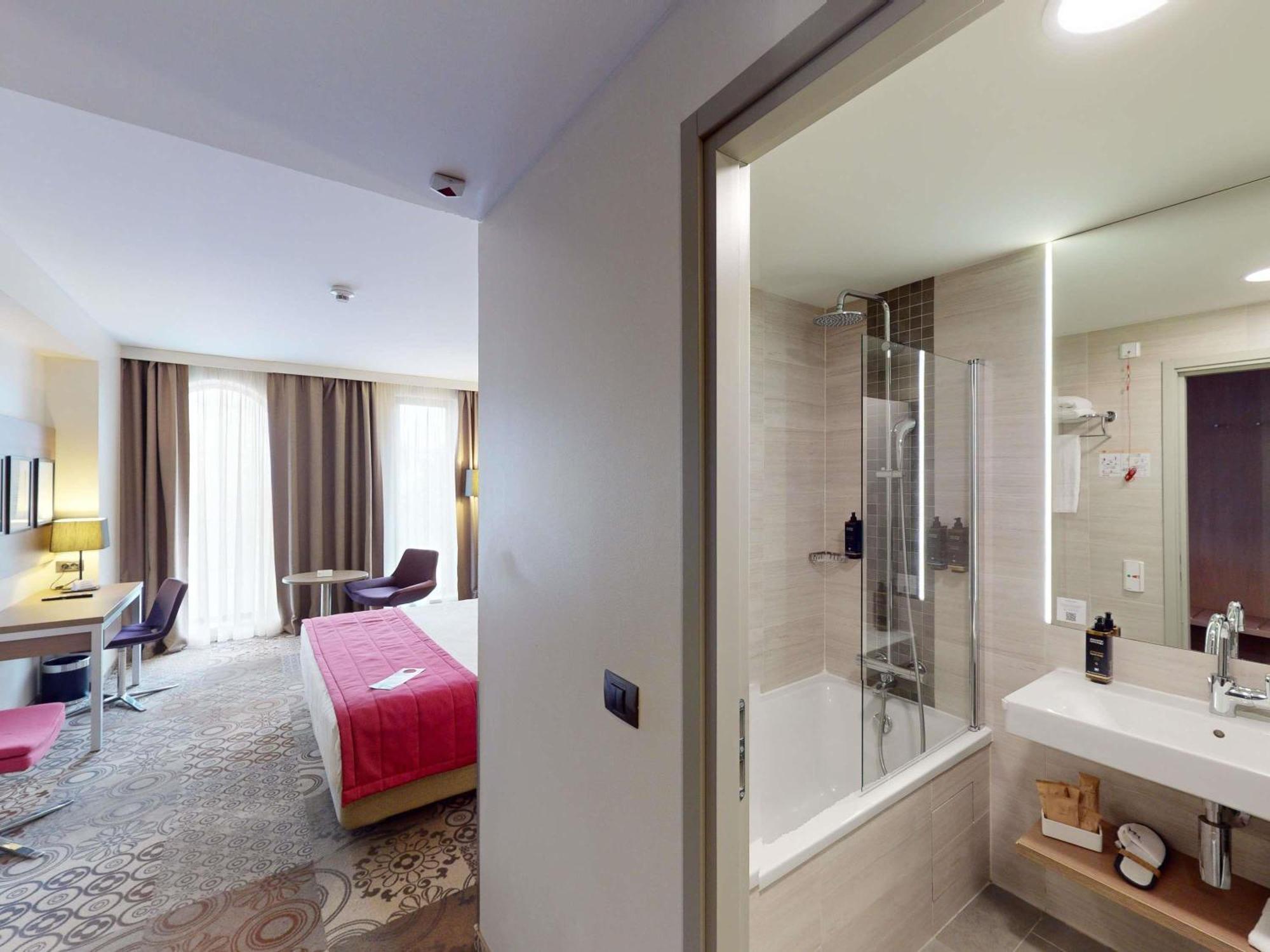 Superior Double Room City Side